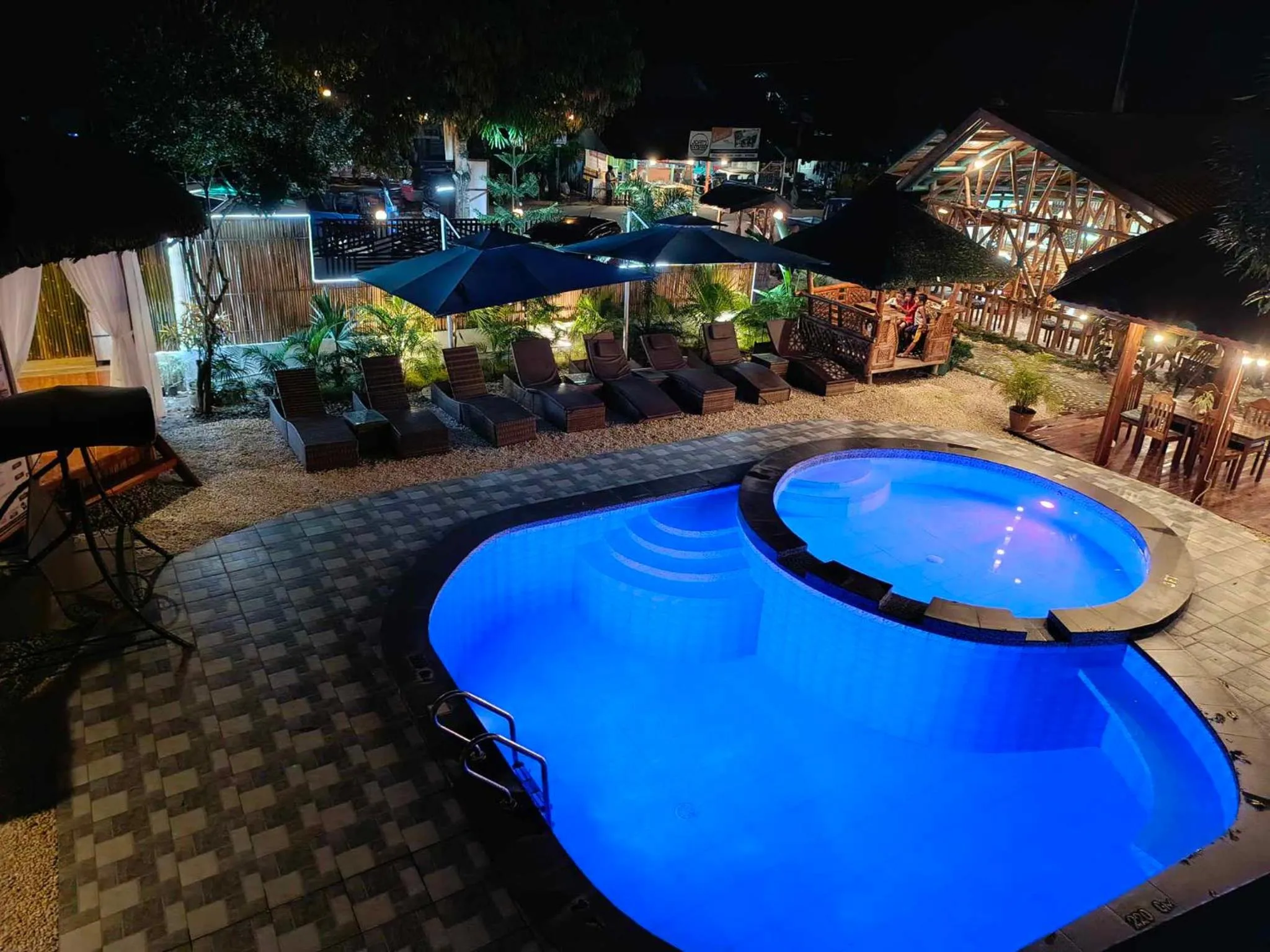 Pool view in Hotel Oasis Port Barton