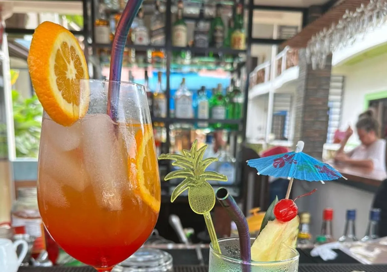 Food and drinks in Hotel Oasis Port Barton