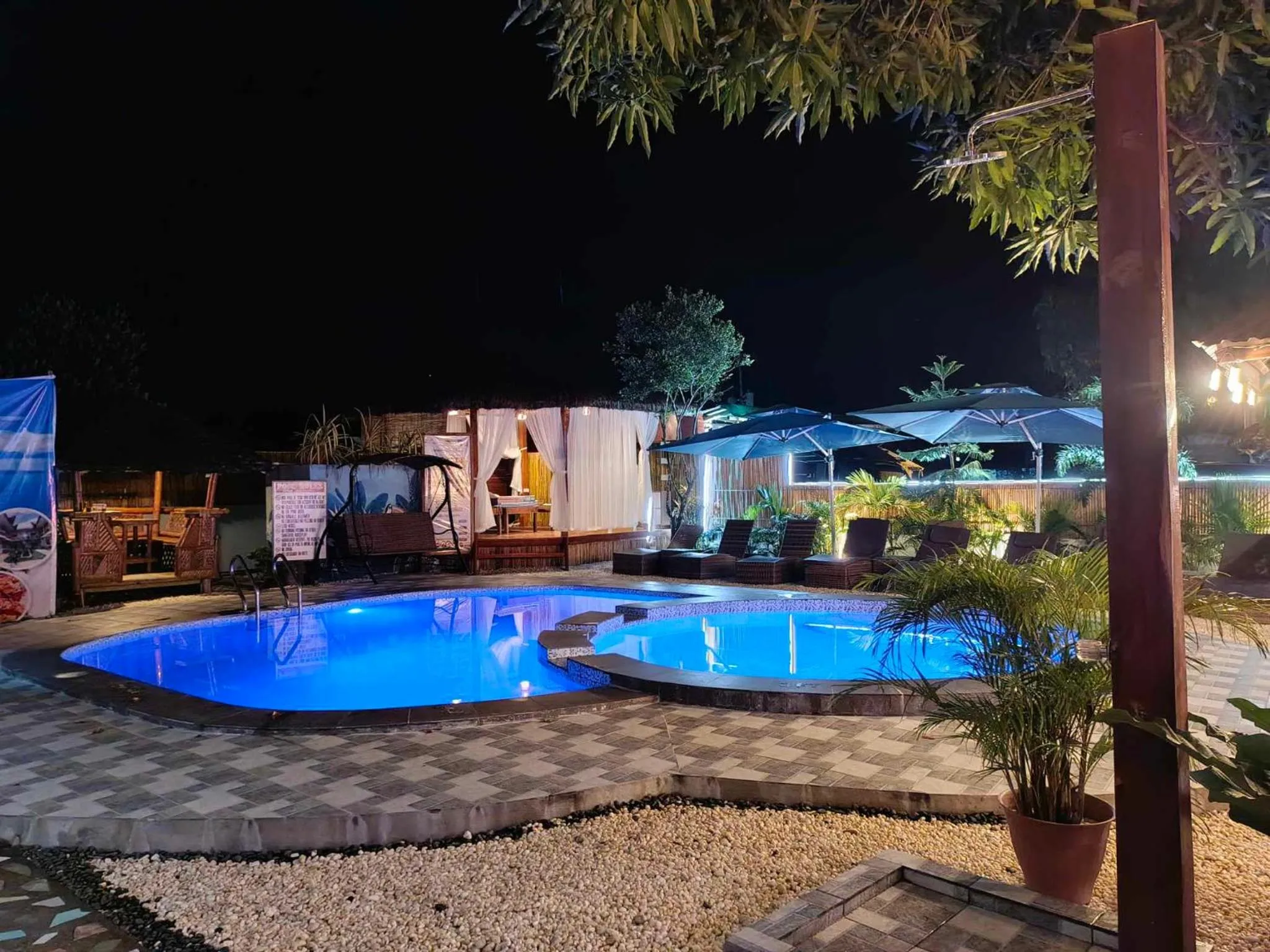 Pool view in Hotel Oasis Port Barton