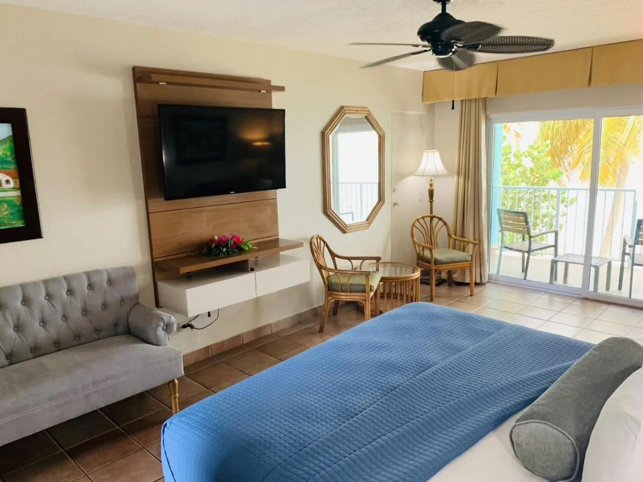 Bedroom, Bed in Emerald Beach Resort