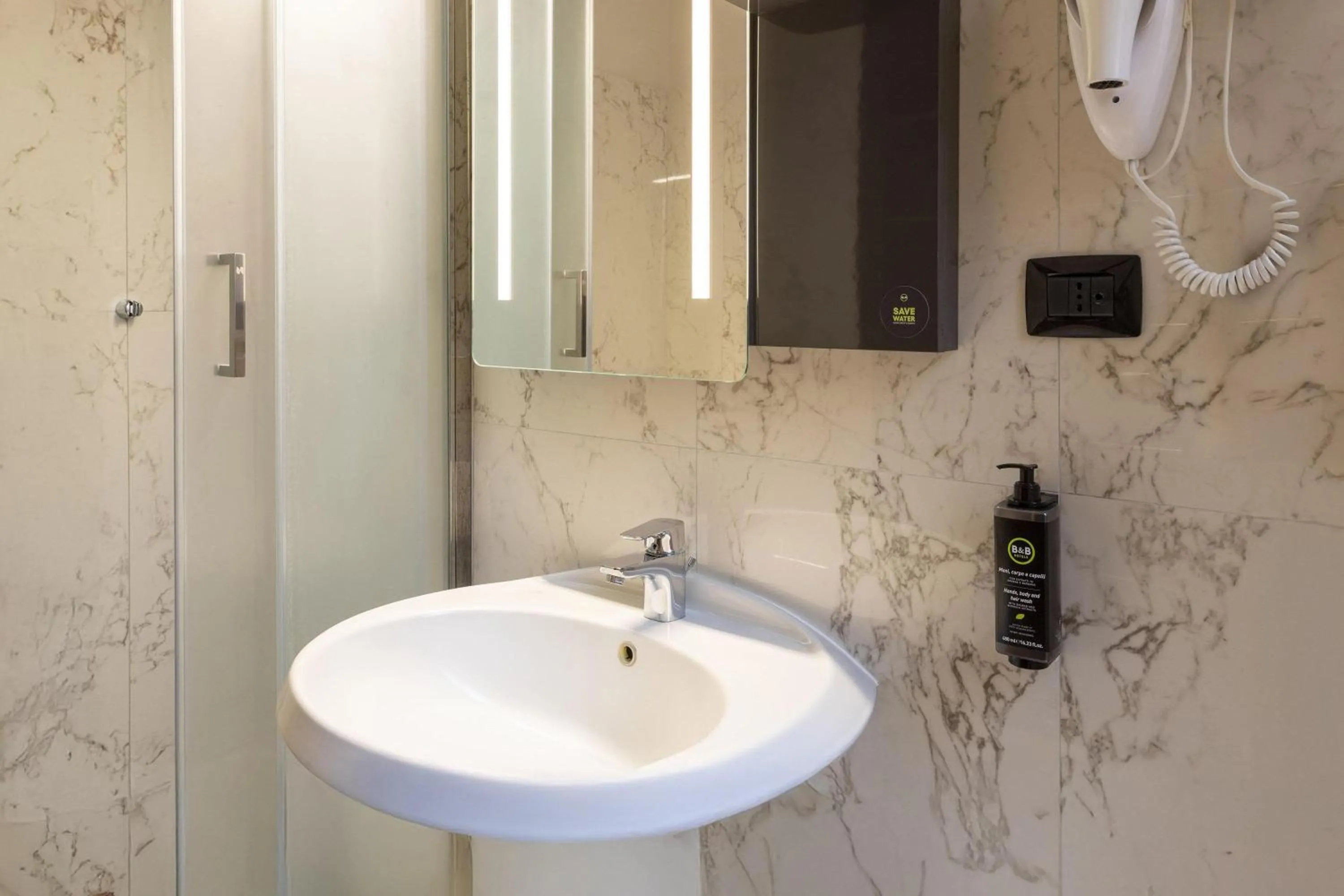 Bathroom in B&B Hotel Roma Trastevere