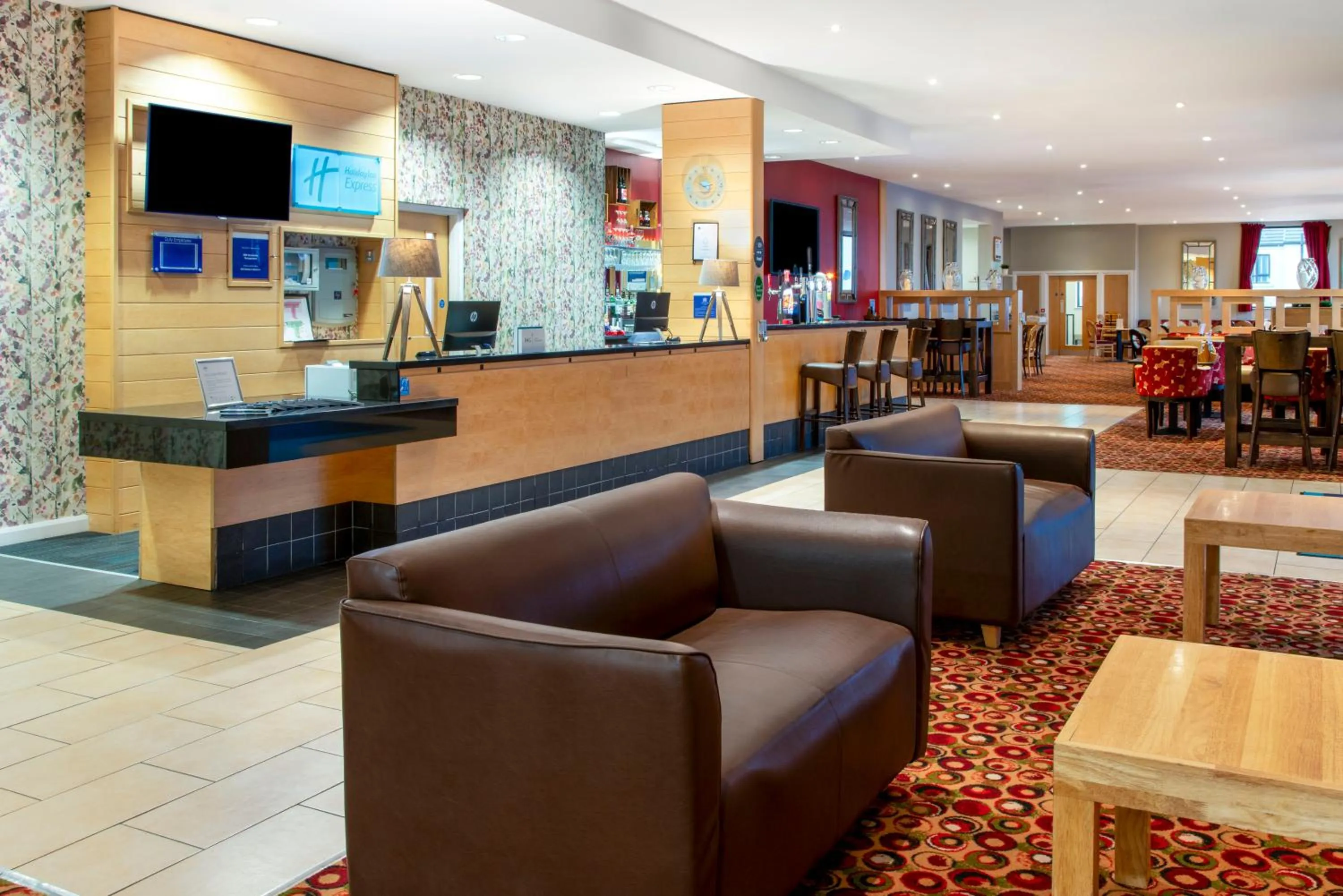 Lobby or reception in Holiday Inn Express Antrim by IHG