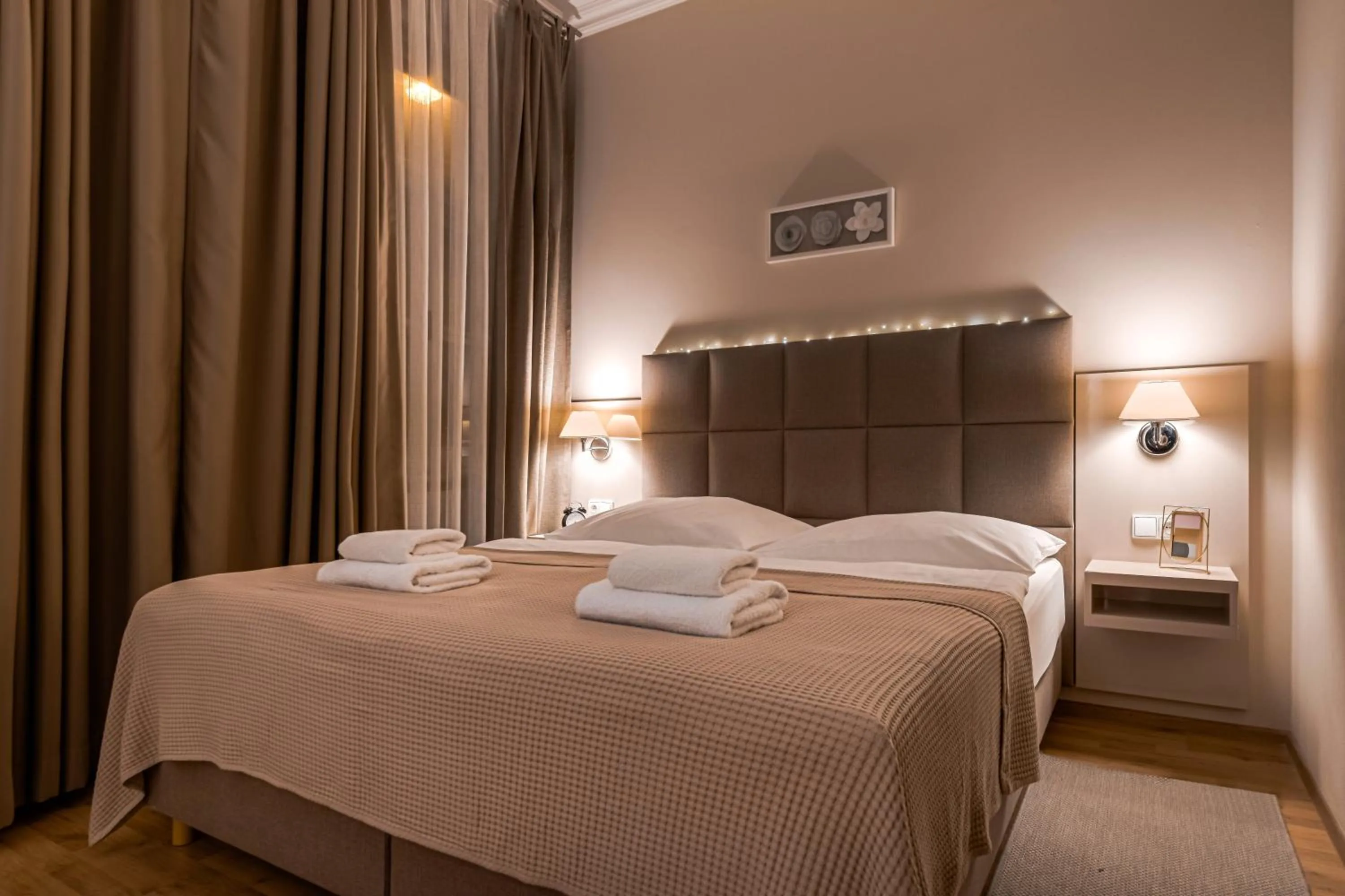 Bed in Louren Apartments