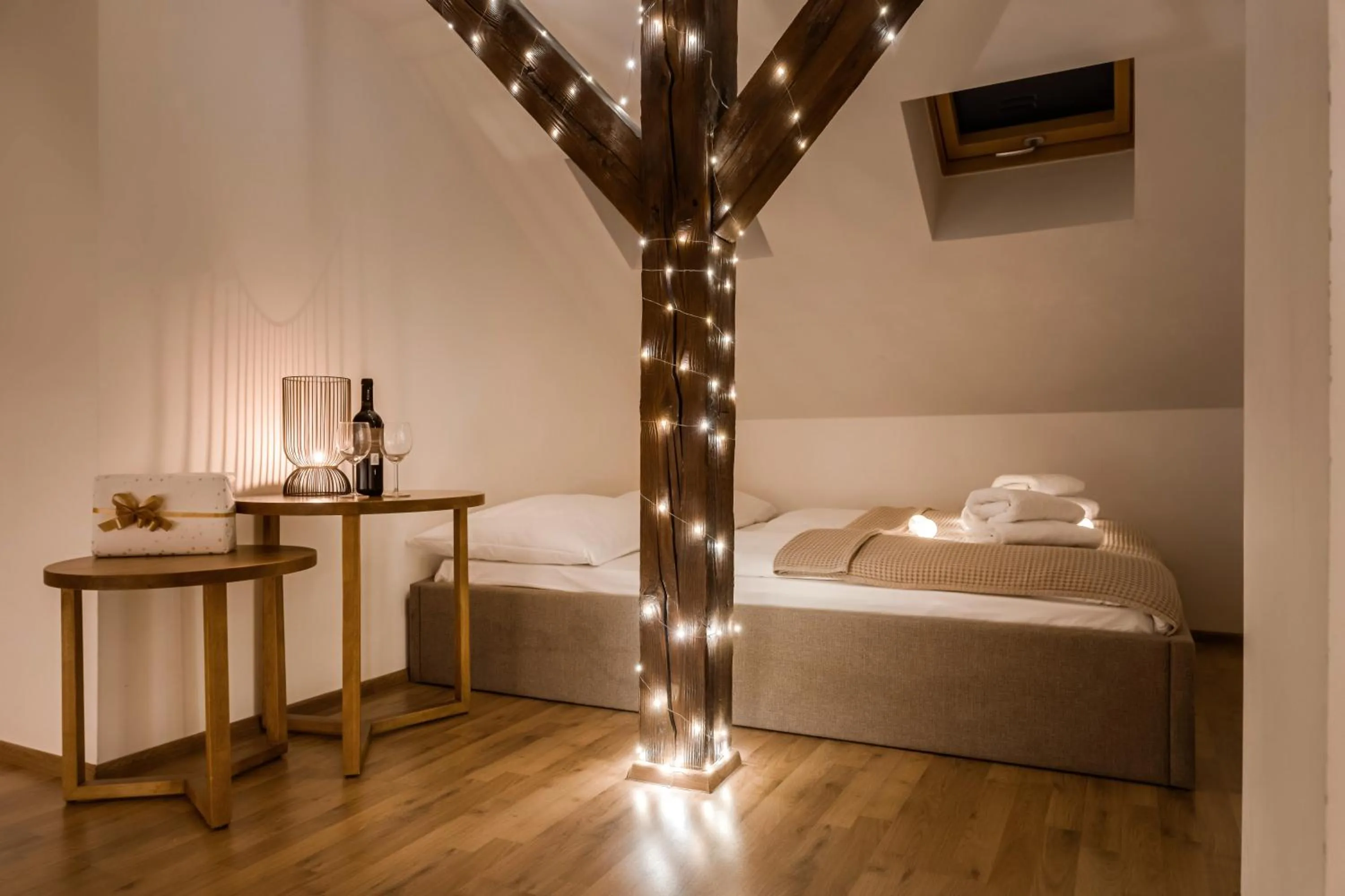 Bed in Louren Apartments