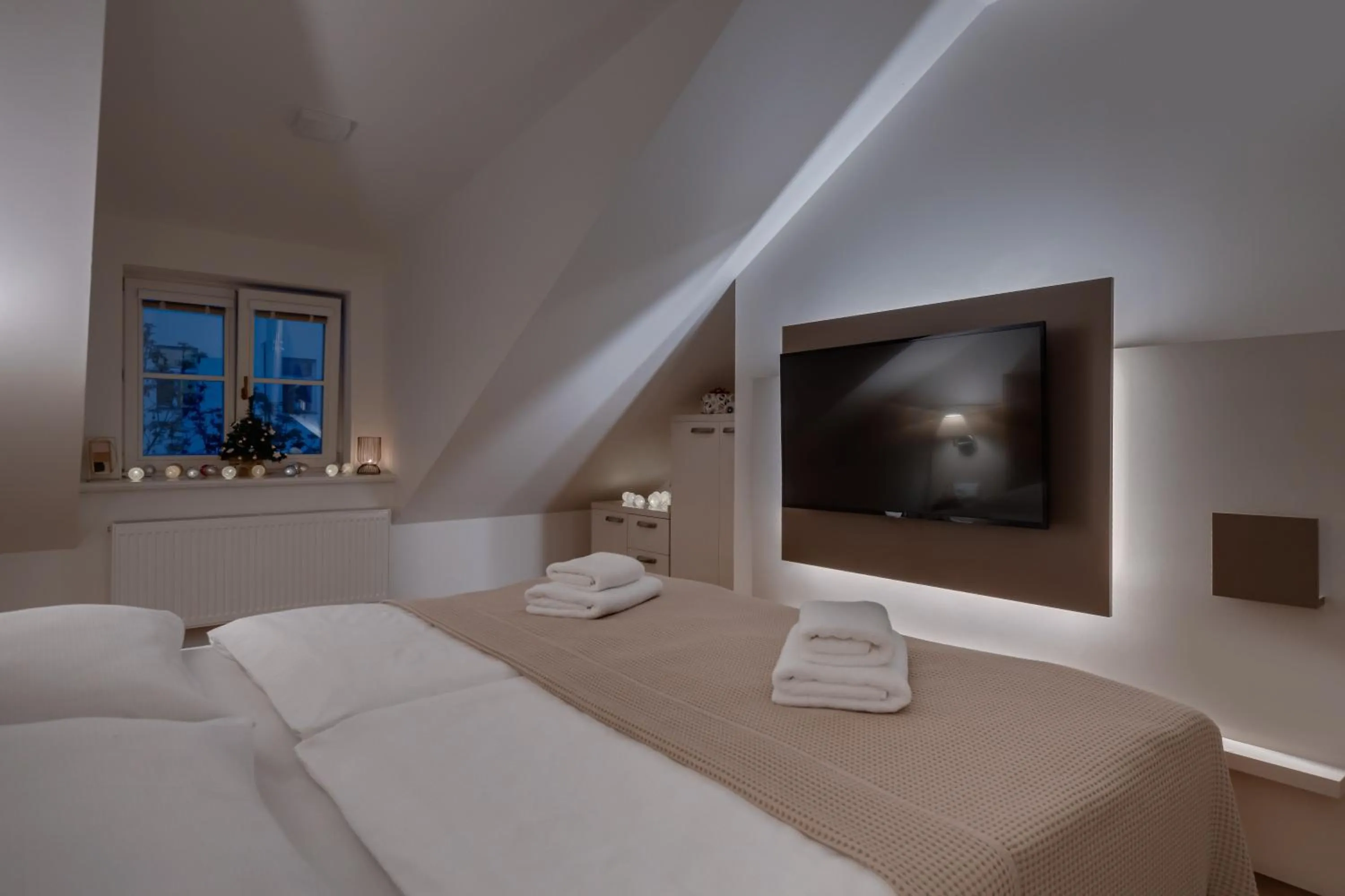 Bed in Louren Apartments