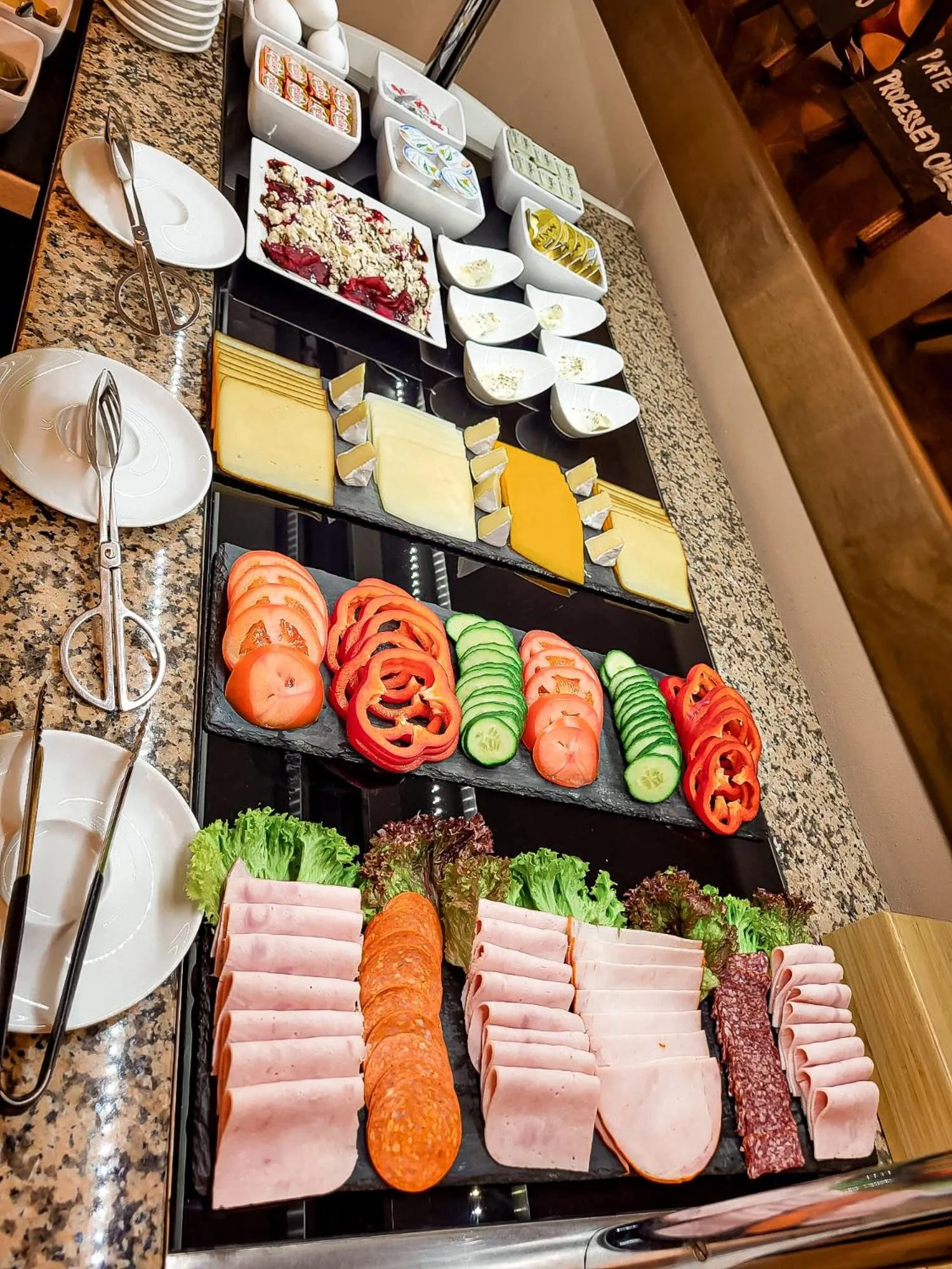 Food and drinks in Alfons Boutique Hotel