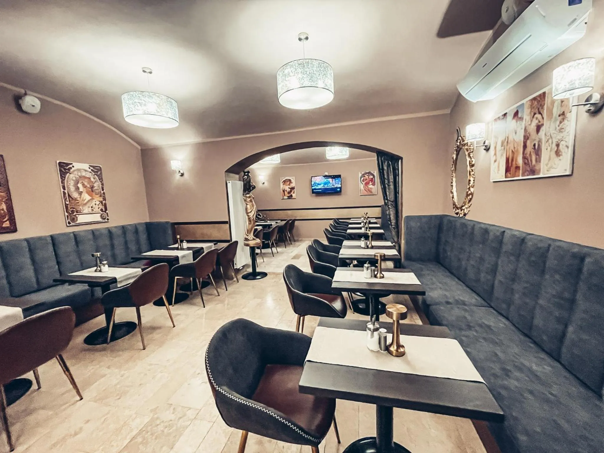 Restaurant/places to eat in Alfons Boutique Hotel