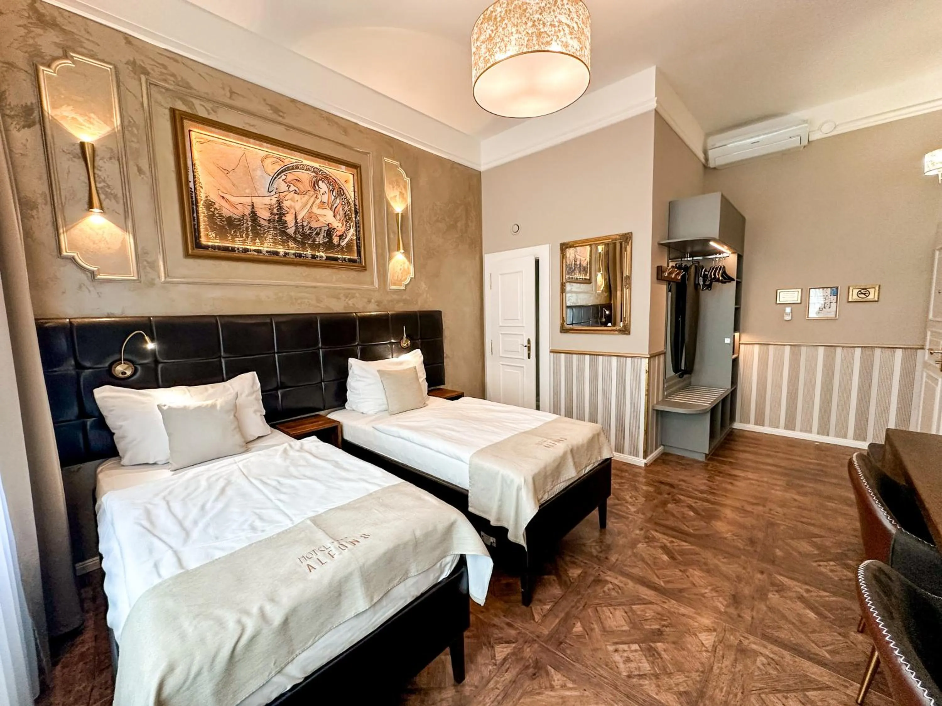 Bed in Alfons Boutique Hotel