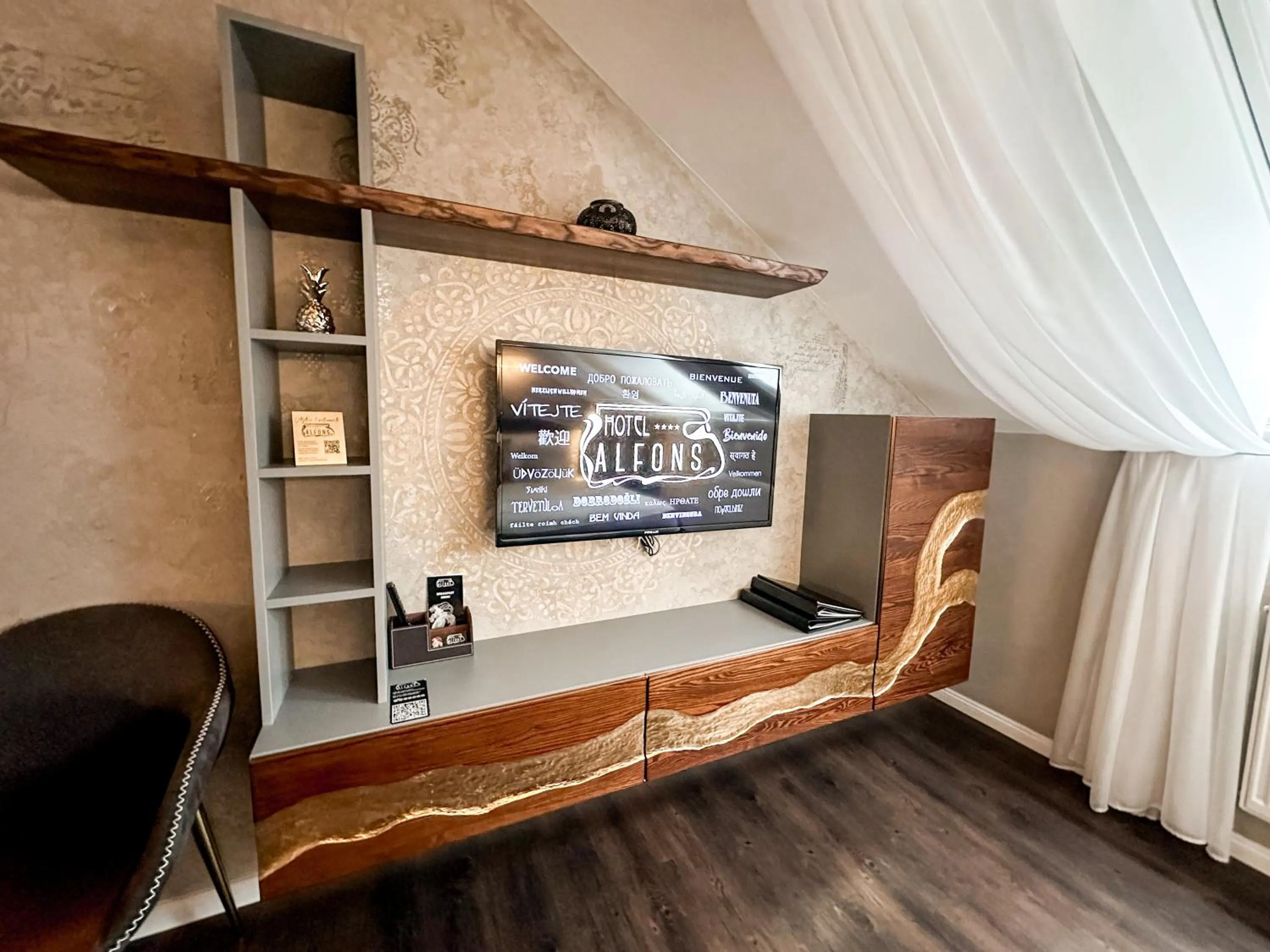 TV and multimedia in Alfons Boutique Hotel