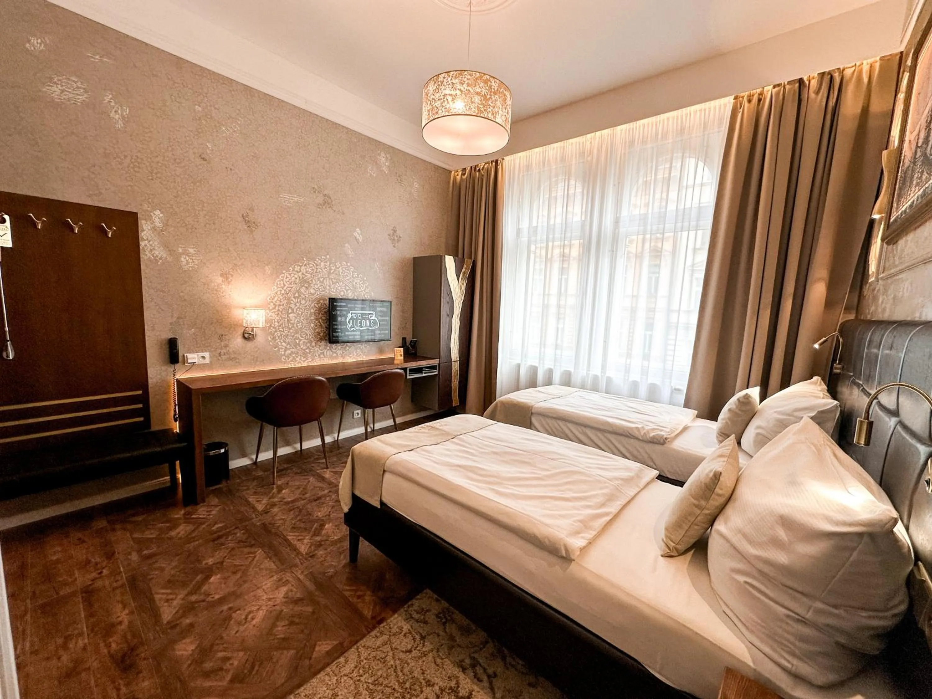 TV and multimedia, Bed in Alfons Boutique Hotel