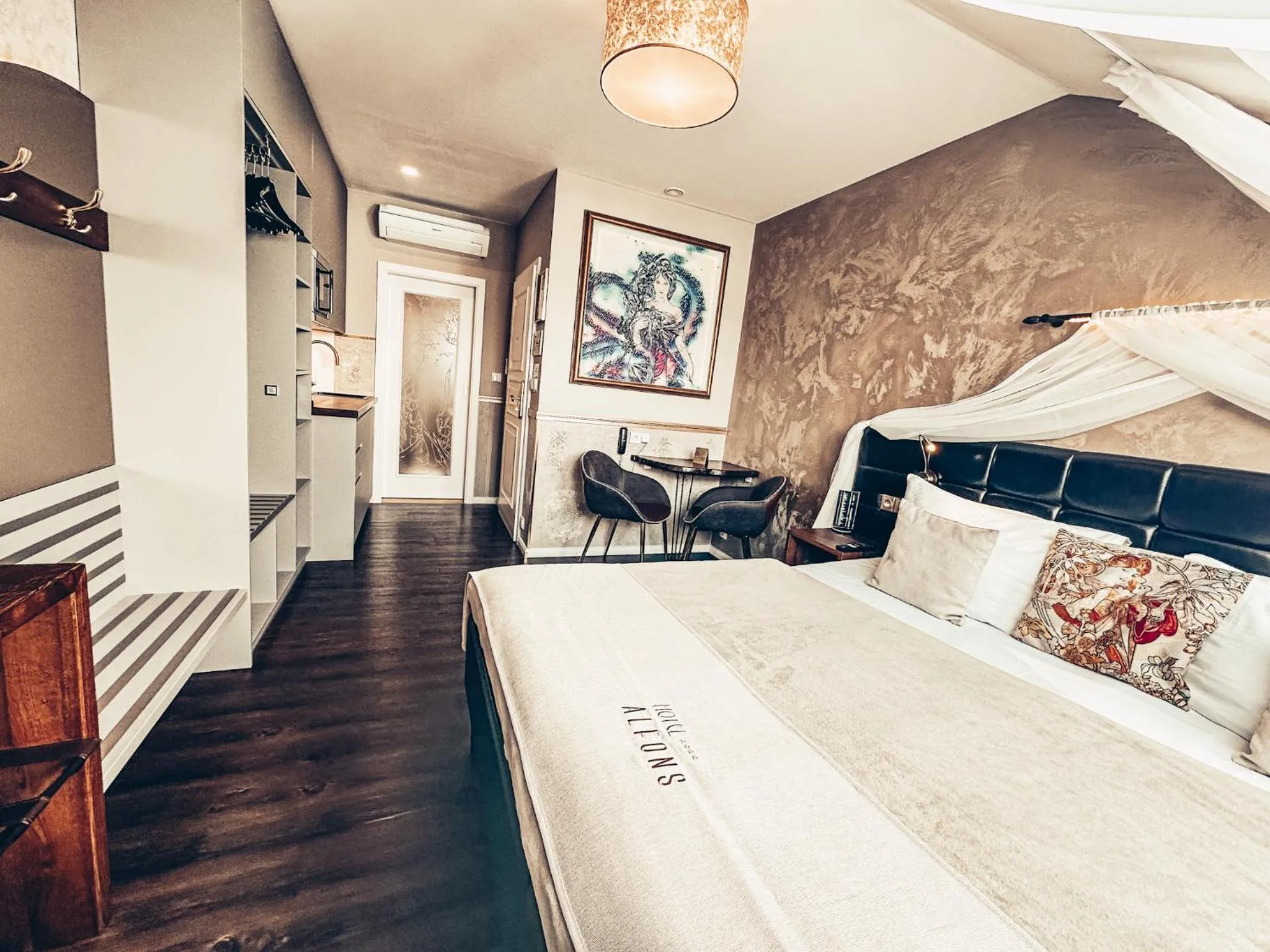 Bedroom, Bed in Alfons Boutique Hotel