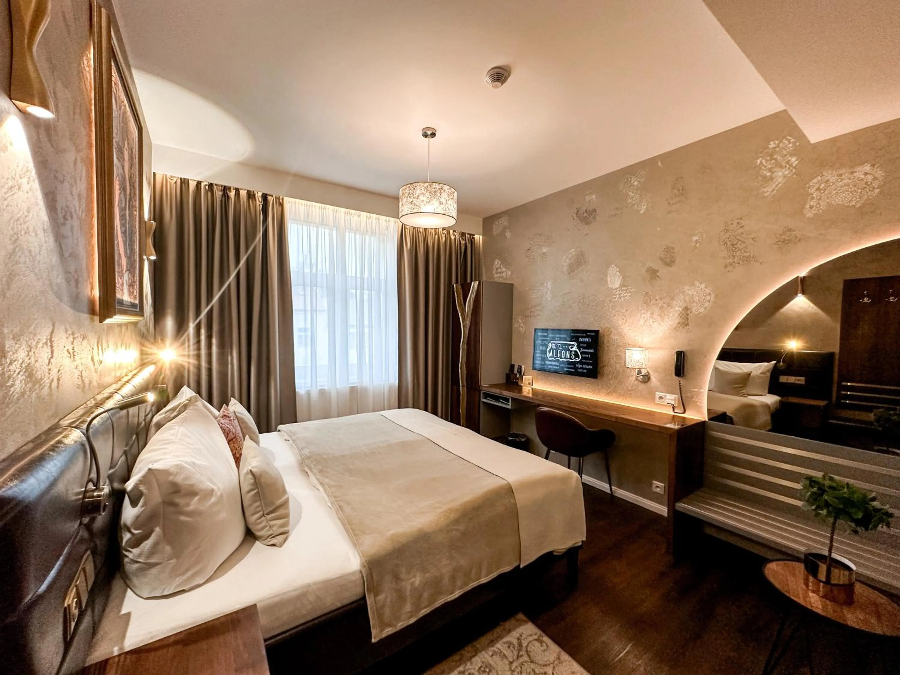 TV and multimedia, Bed in Alfons Boutique Hotel