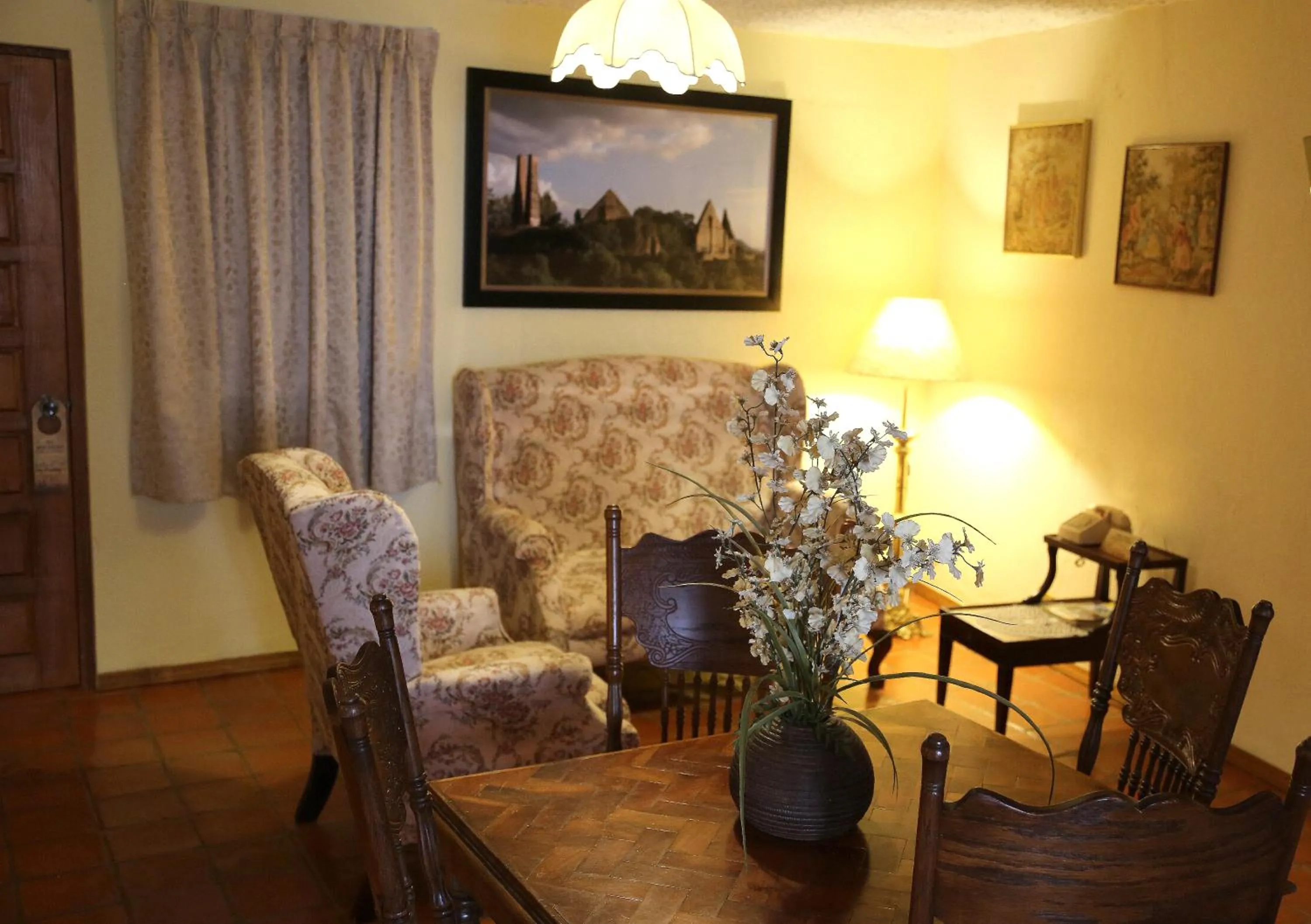 Decorative detail in El Meson de los Poetas