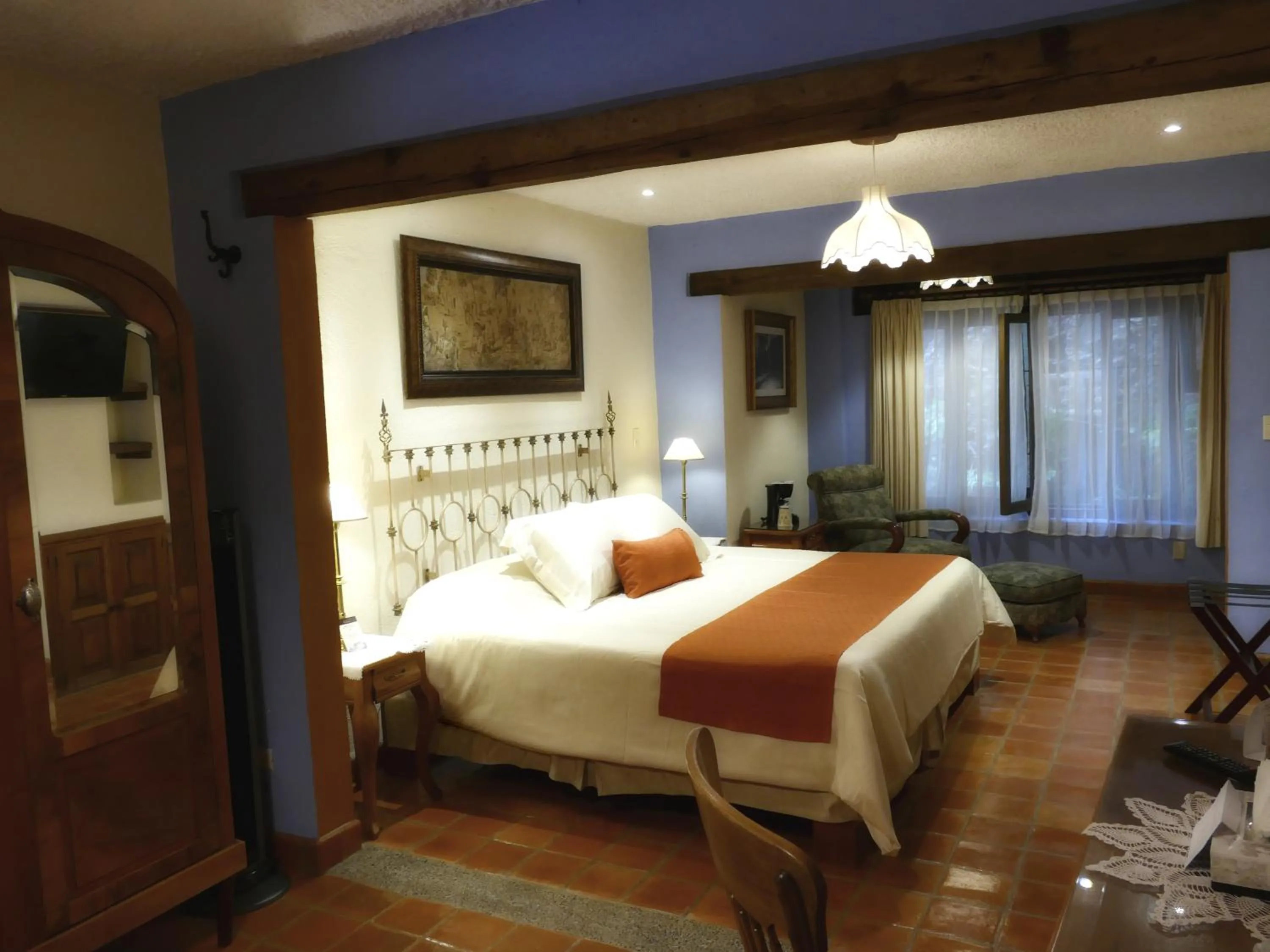 Bed in El Meson de los Poetas