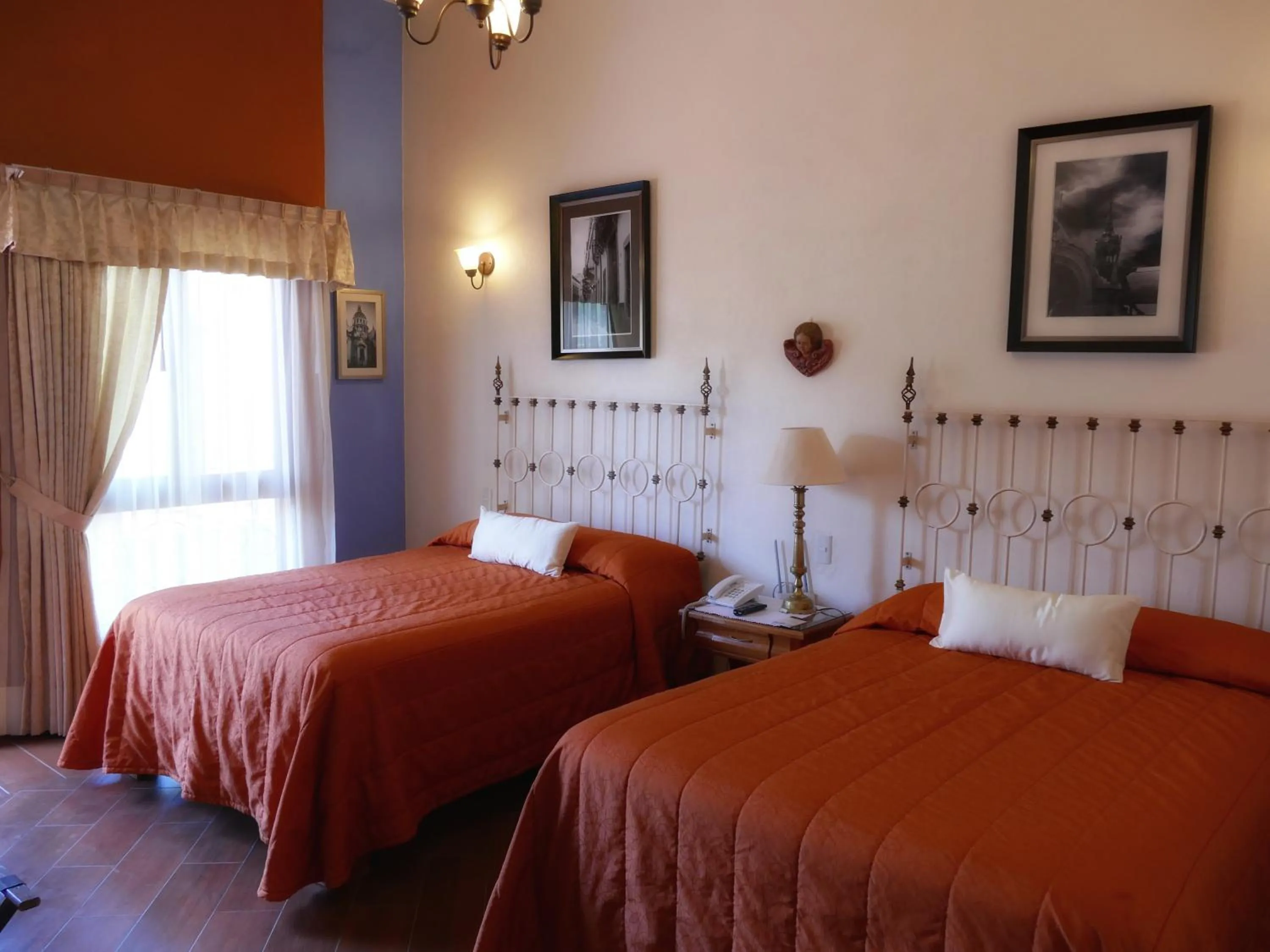 Photo of the whole room, Bed in El Meson de los Poetas