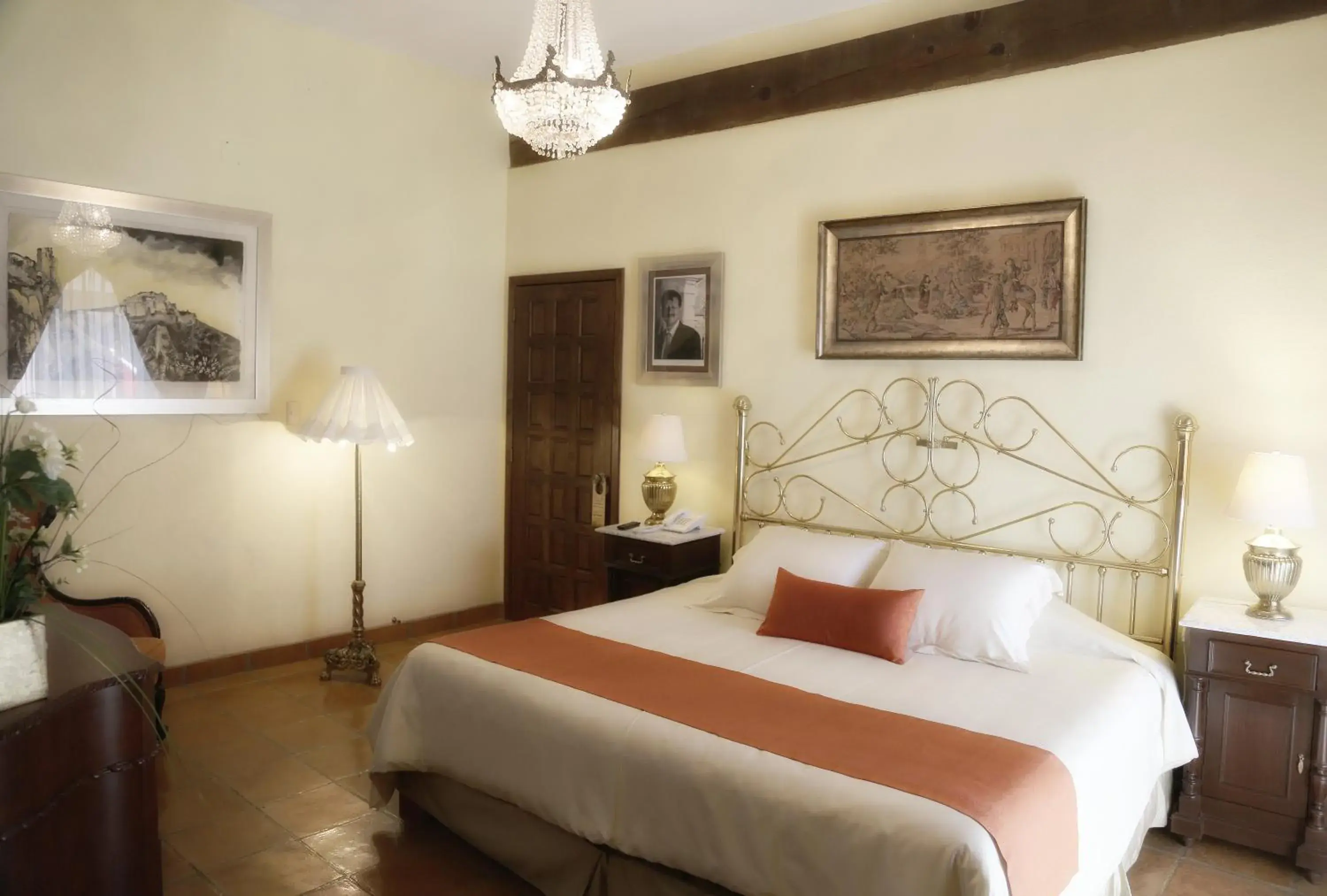 King Suite in El Meson de los Poetas King Suite in El Meson de los Poetas