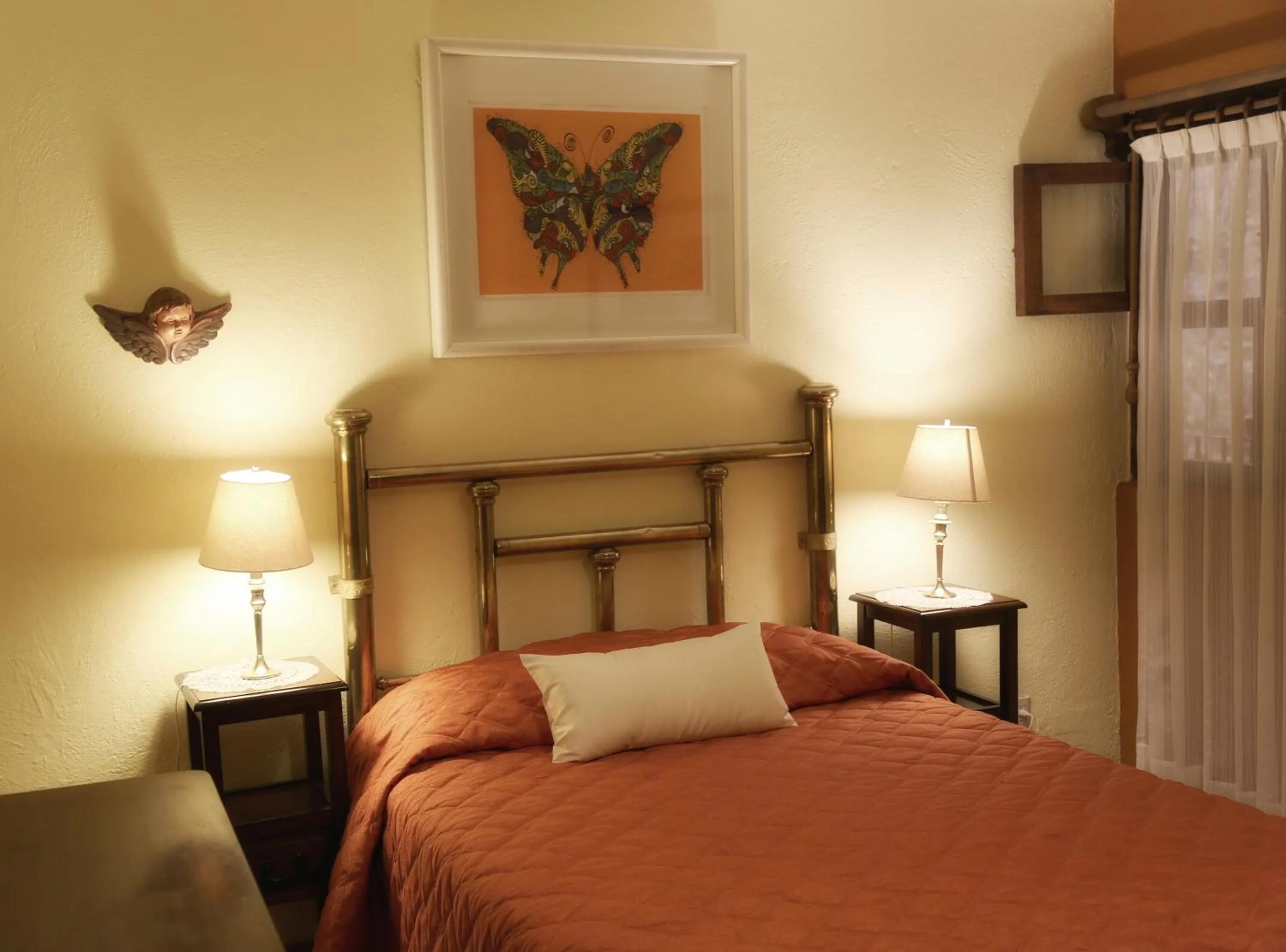 Photo of the whole room, Bed in El Meson de los Poetas