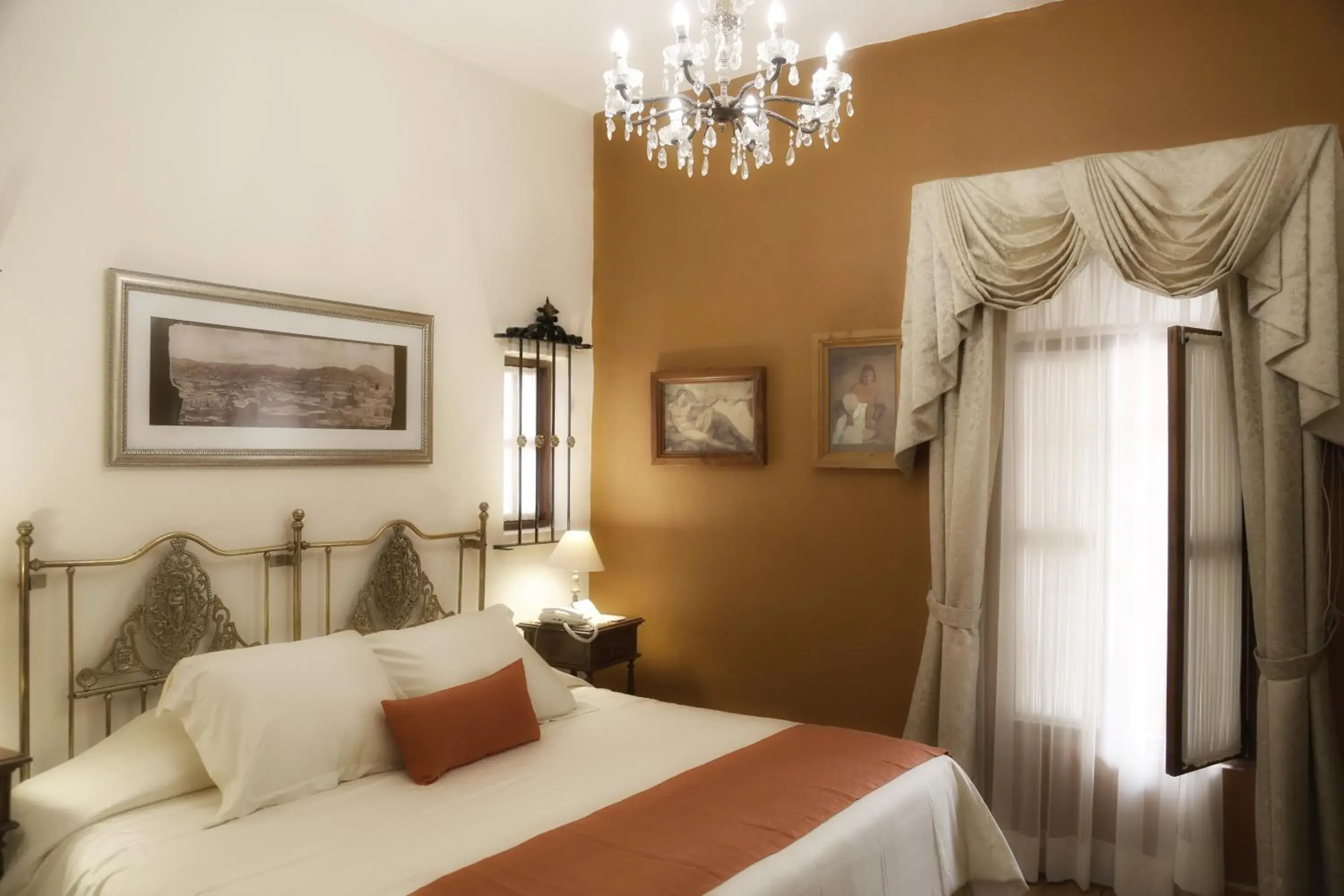 King Room in El Meson de los Poetas King Room in El Meson de los Poetas