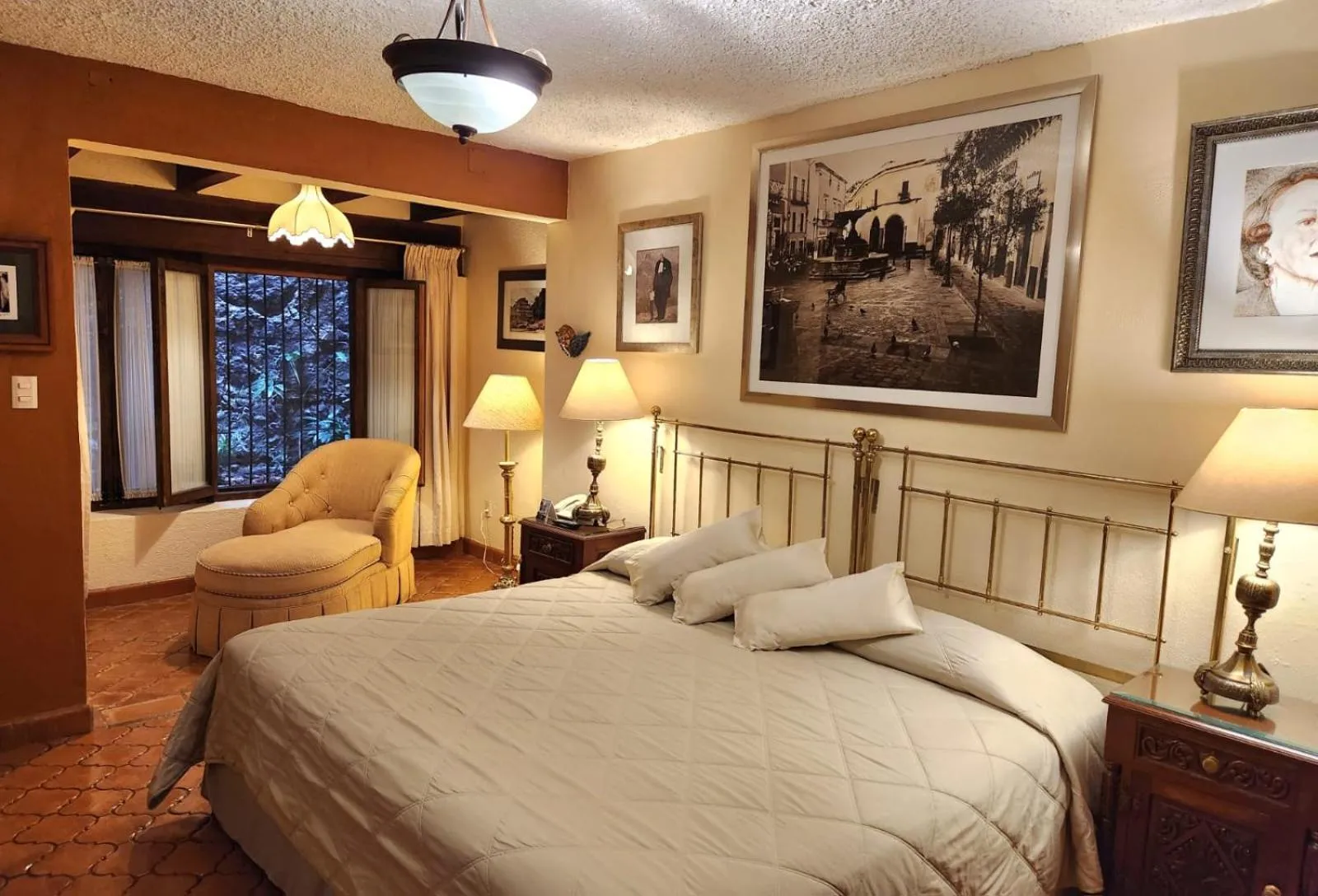 Bed in El Meson de los Poetas