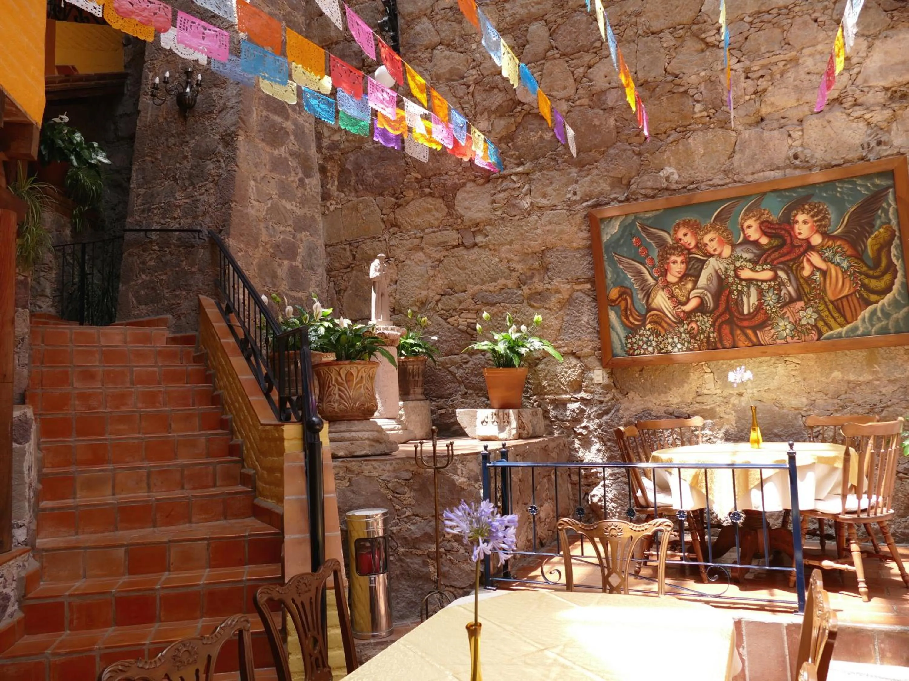 Restaurant/places to eat in El Meson de los Poetas