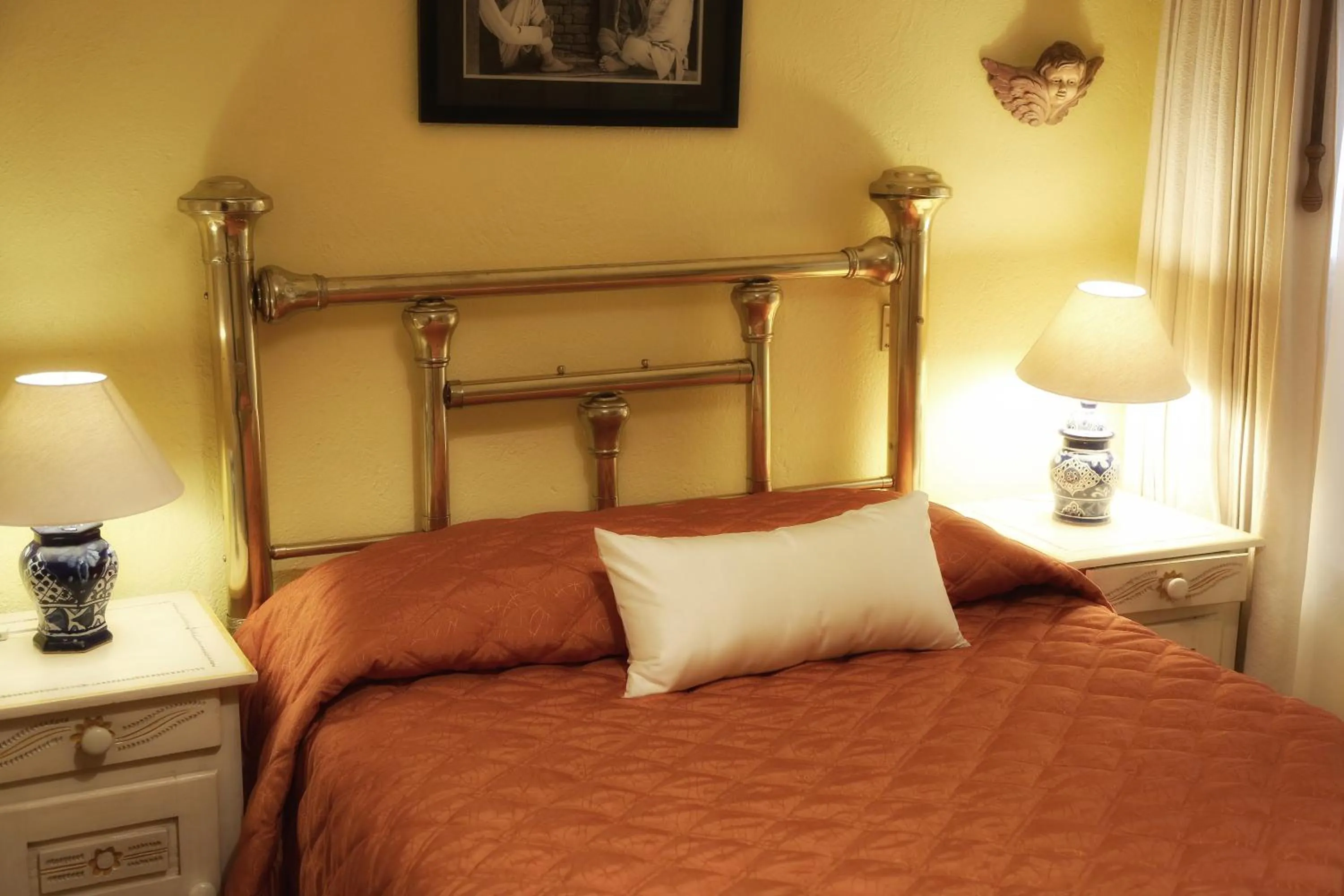 Photo of the whole room, Bed in El Meson de los Poetas