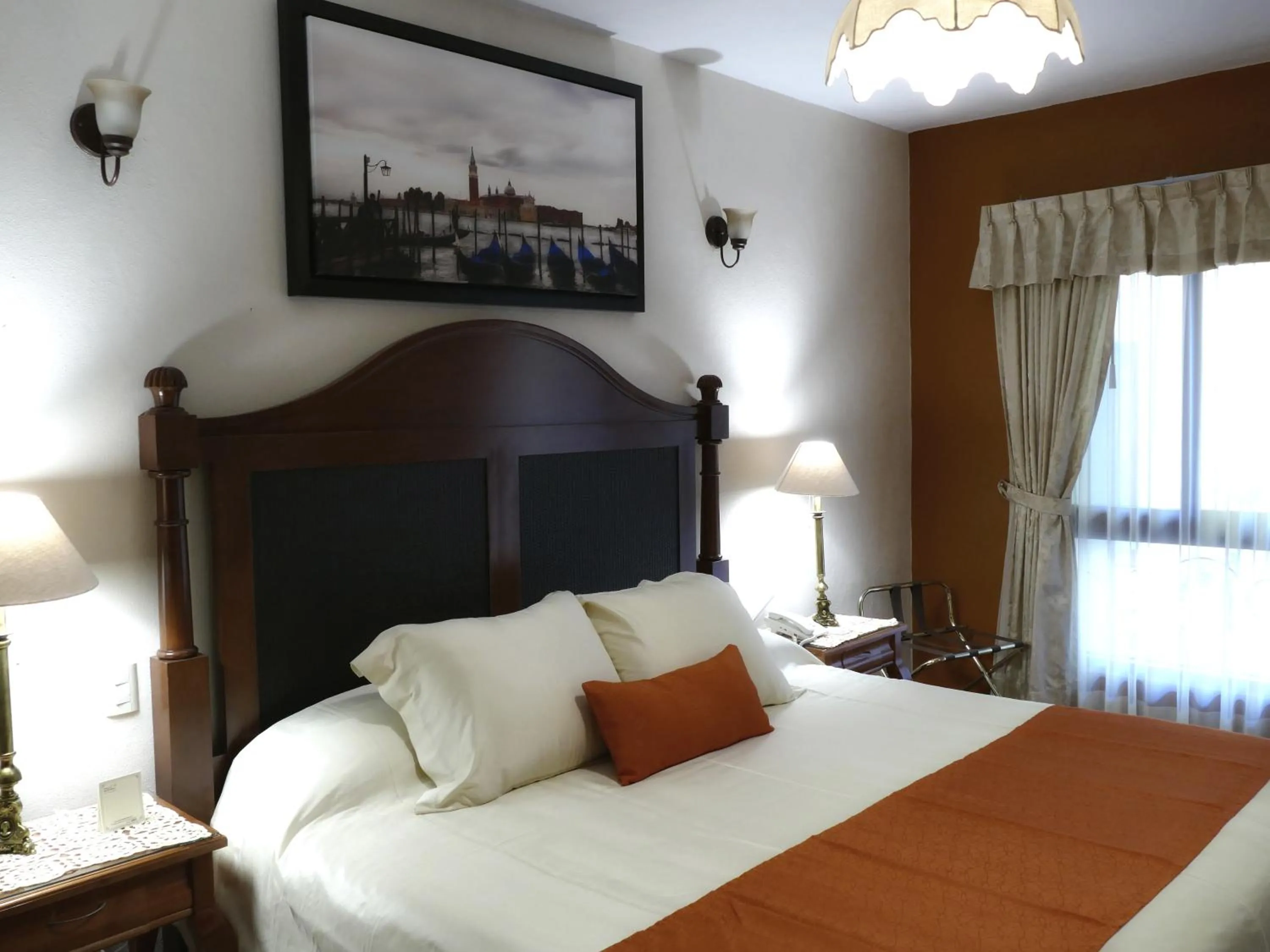 Photo of the whole room, Bed in El Meson de los Poetas