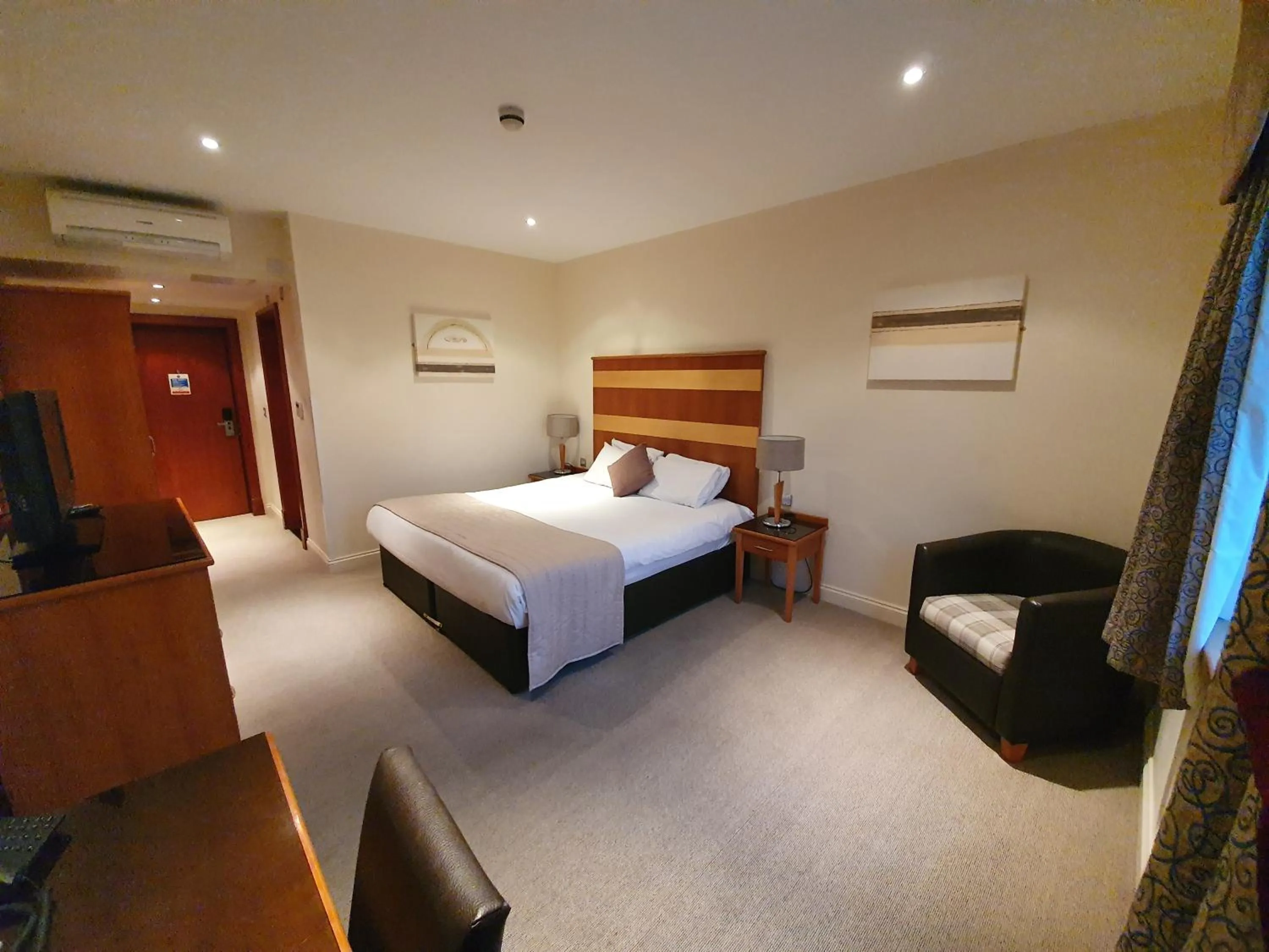 Bedroom, Bed in Towers Hotel & Spa