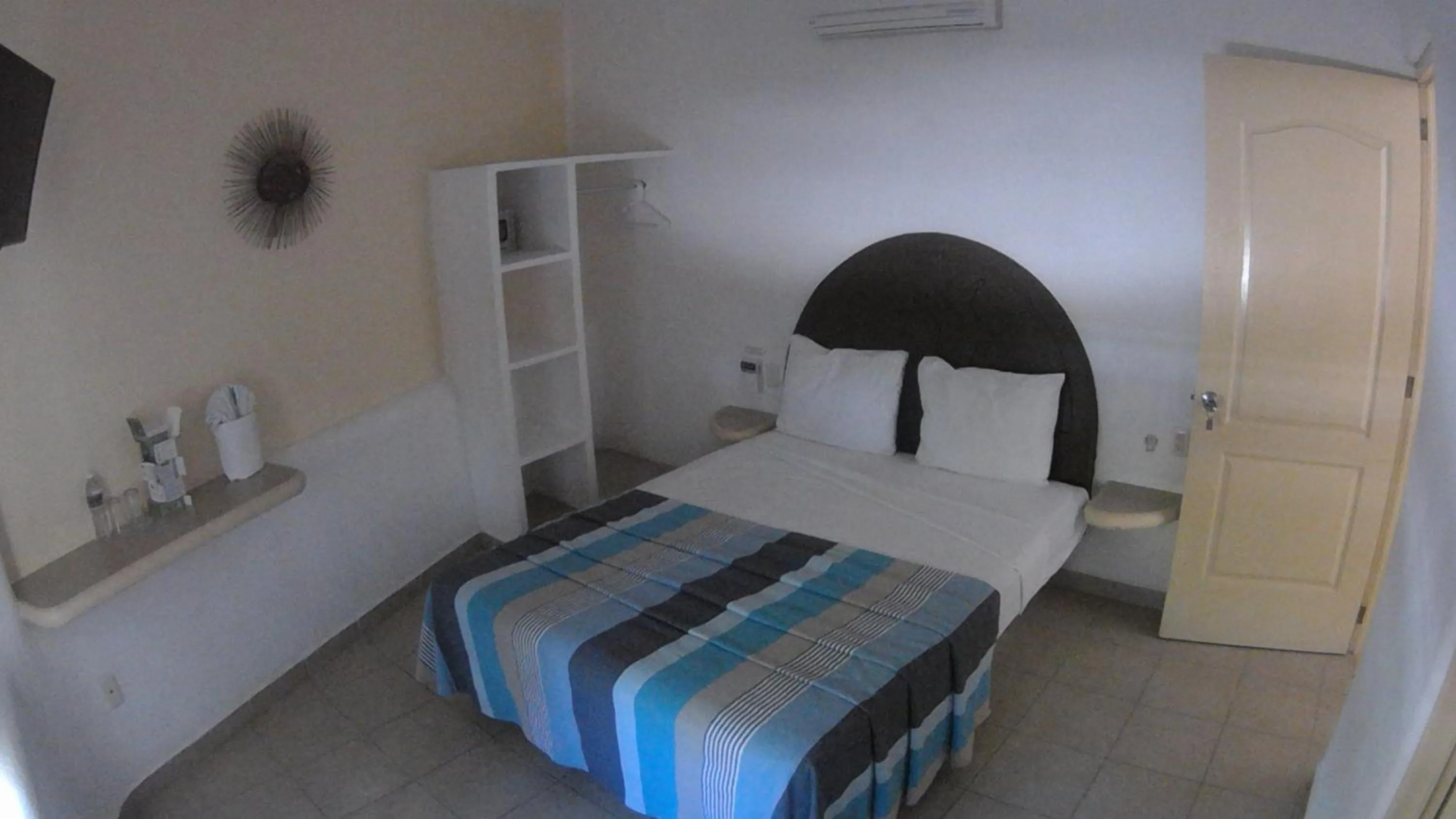 Bed in Hotel Bahia Huatulco