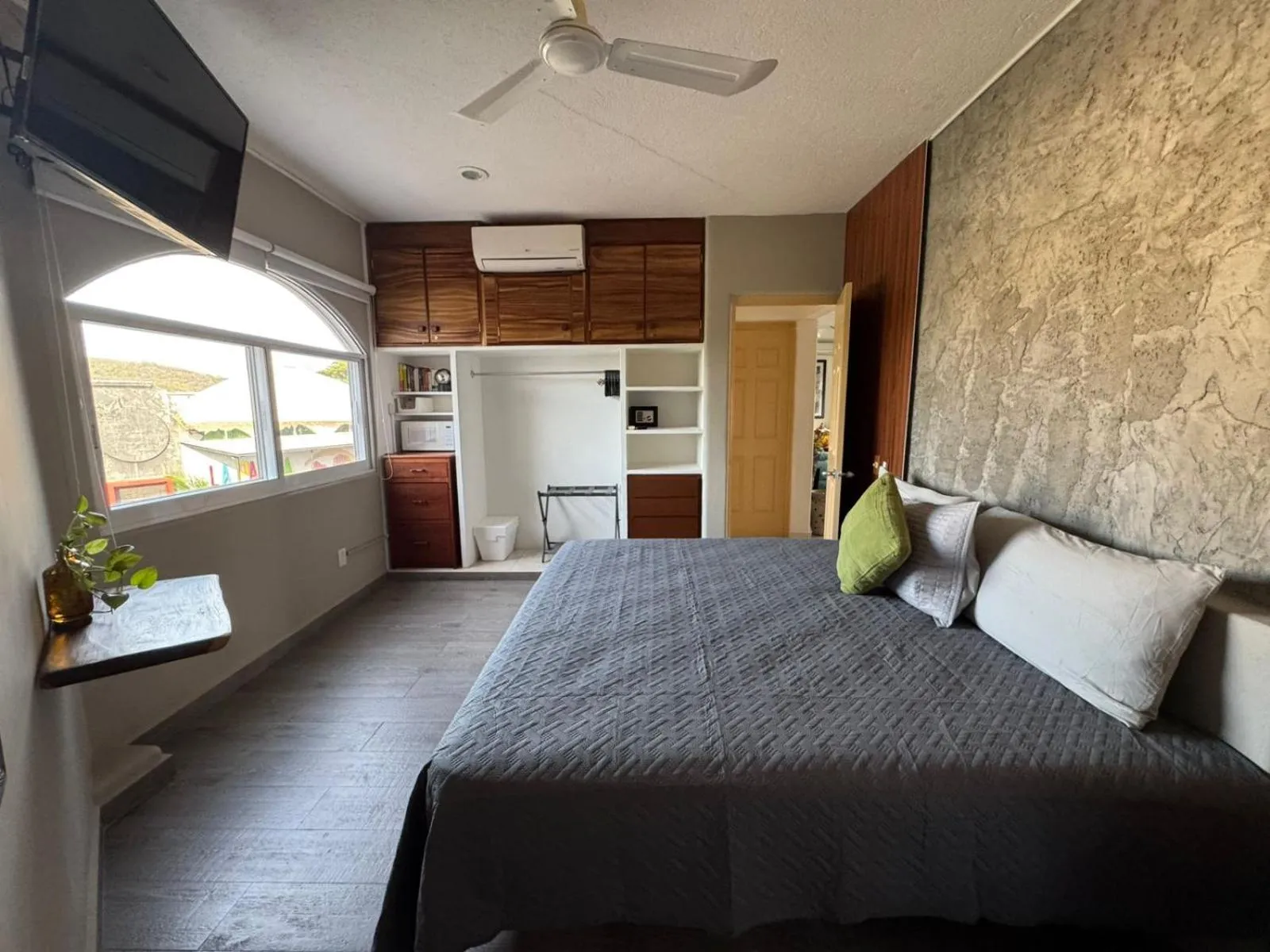 Bed in Hotel Bahia Huatulco