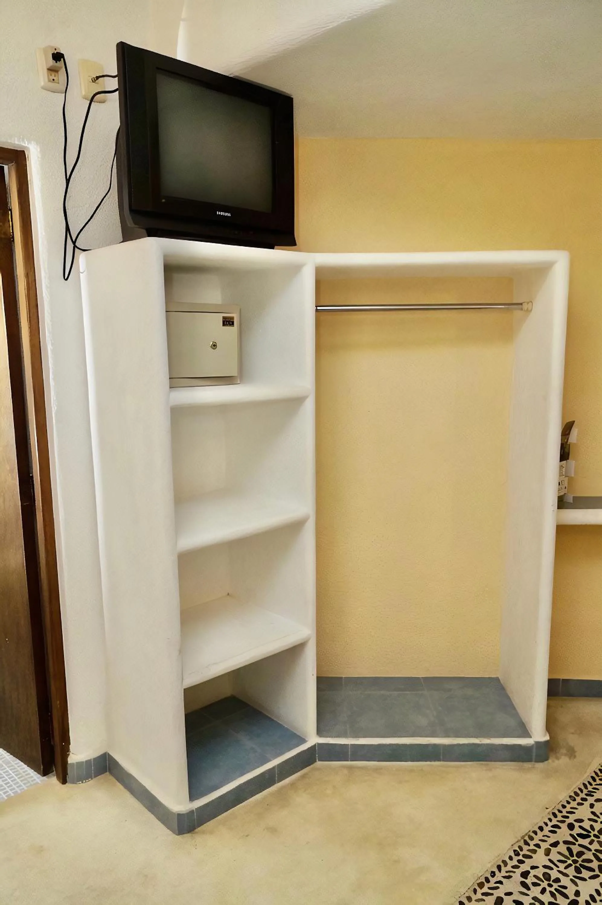 TV and multimedia in Hotel Bahia Huatulco