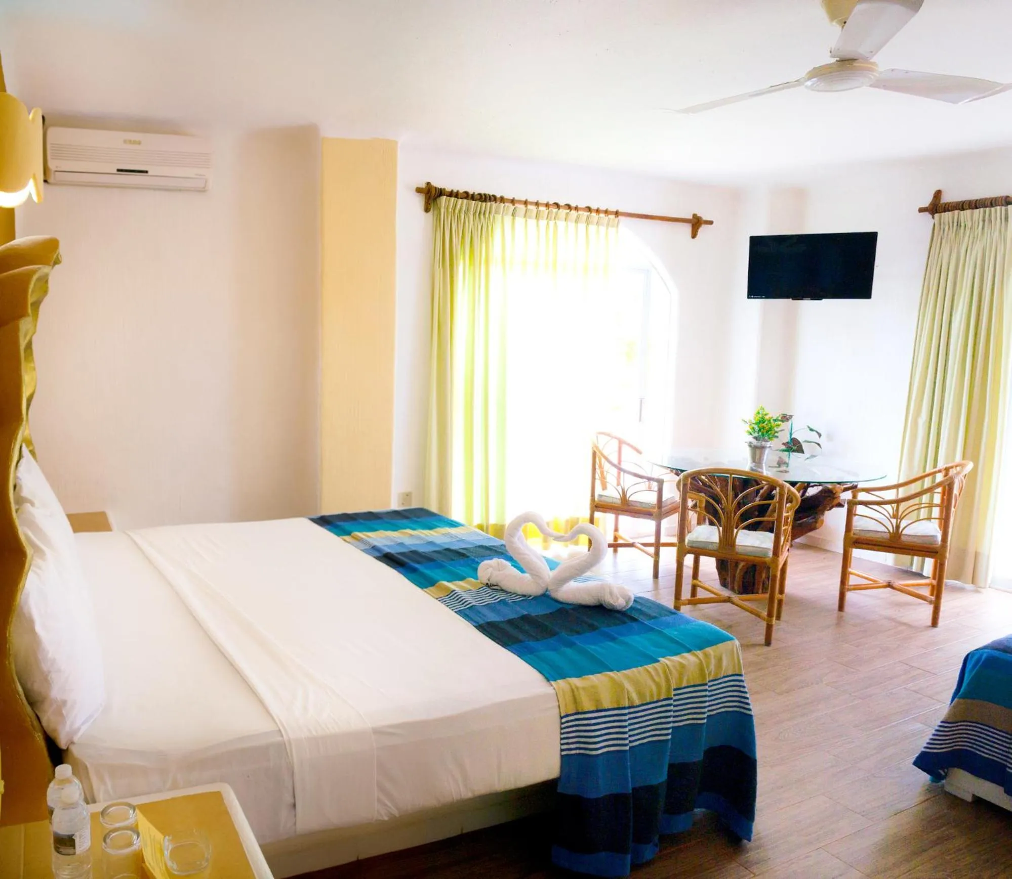 Bed in Hotel Bahia Huatulco