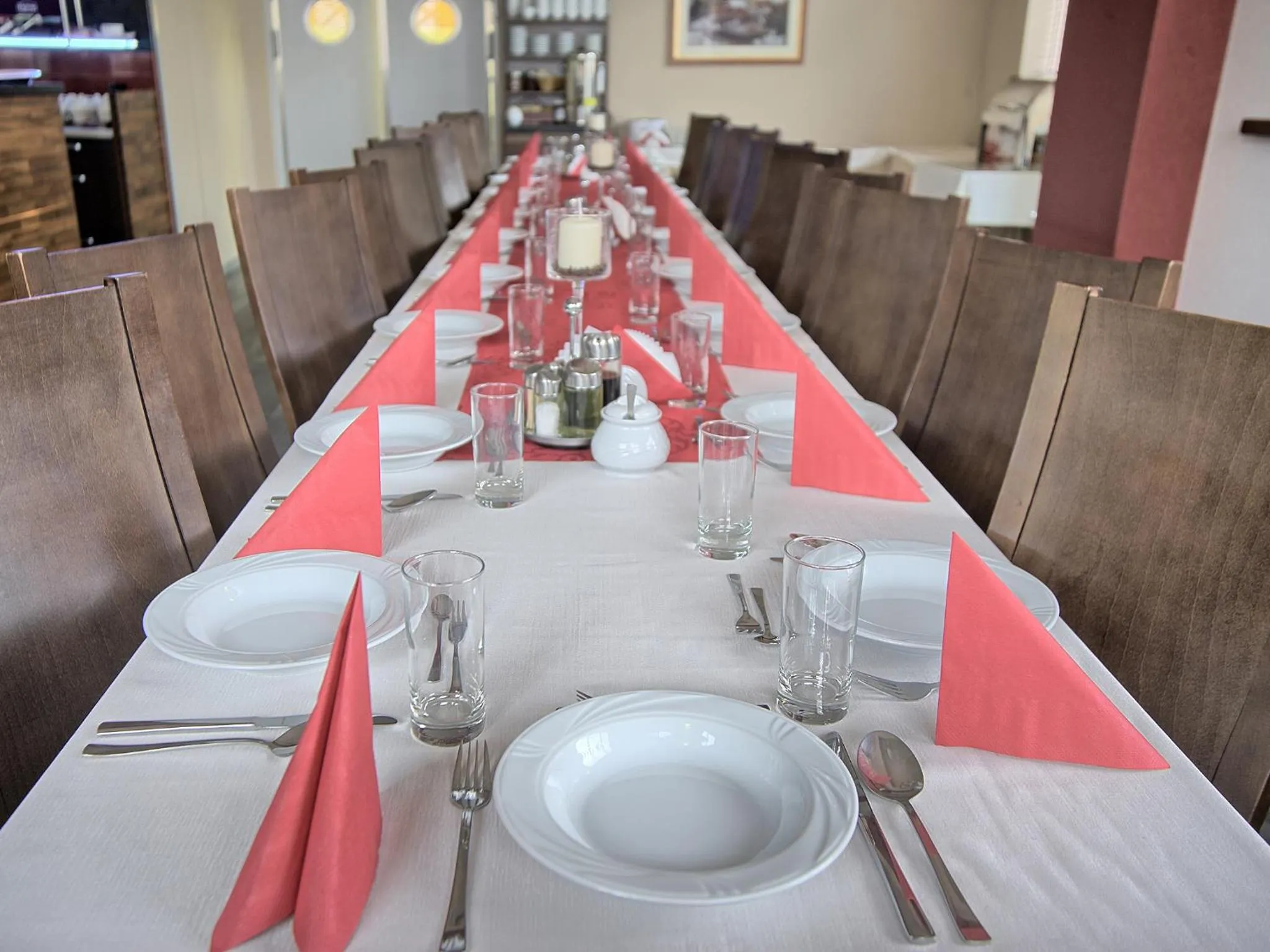 Restaurant/places to eat in Ośrodek Wczasowy Paradise