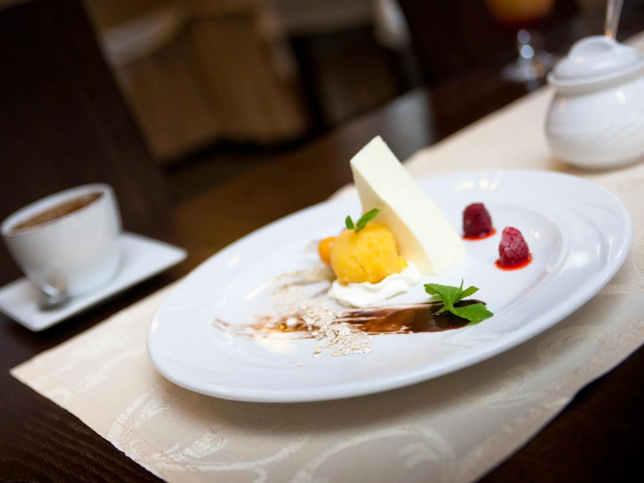 Restaurant/places to eat in Ośrodek Wczasowy Paradise