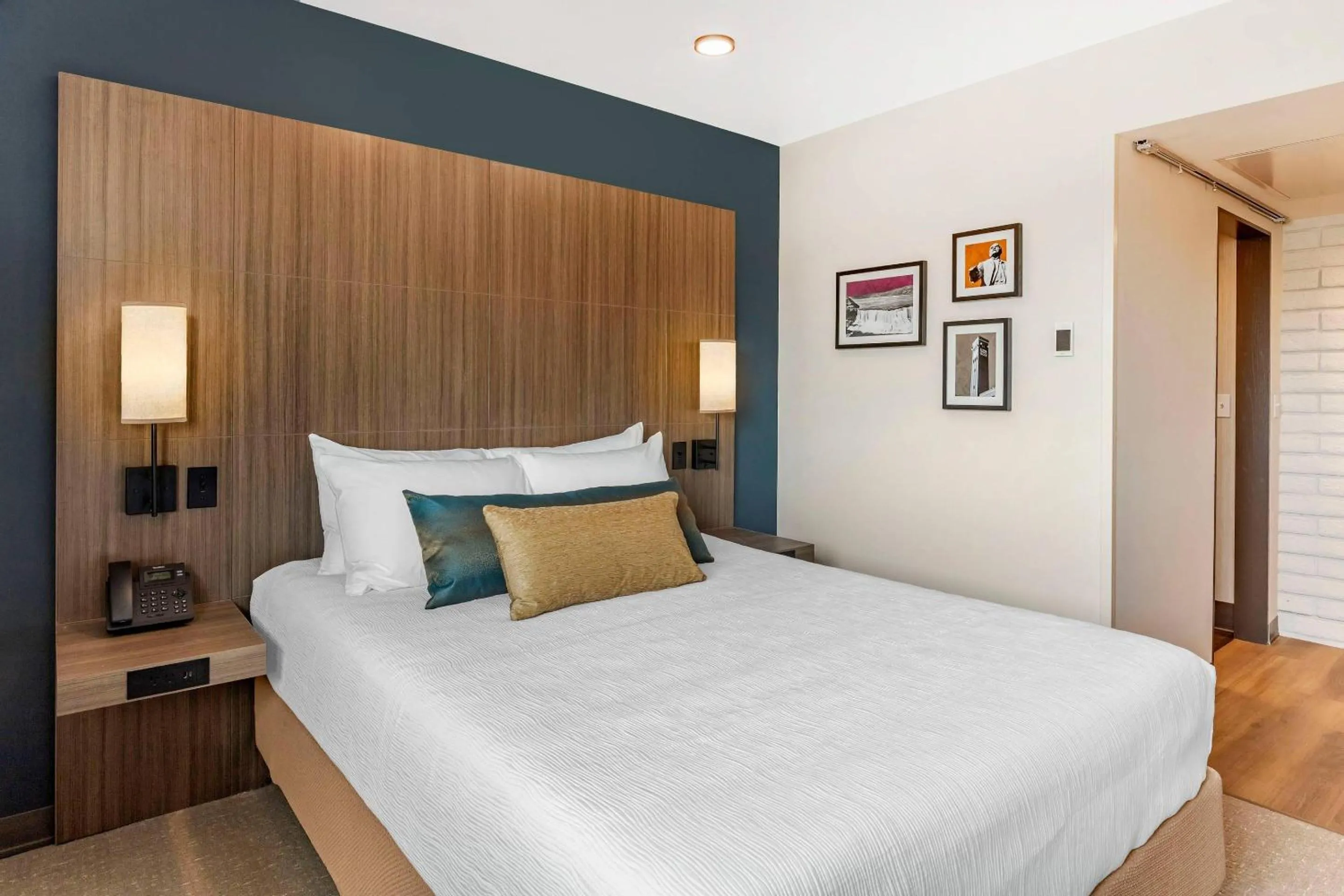 Bedroom in The Gibson Hotel Great Falls, an Ascend Collection Hotel