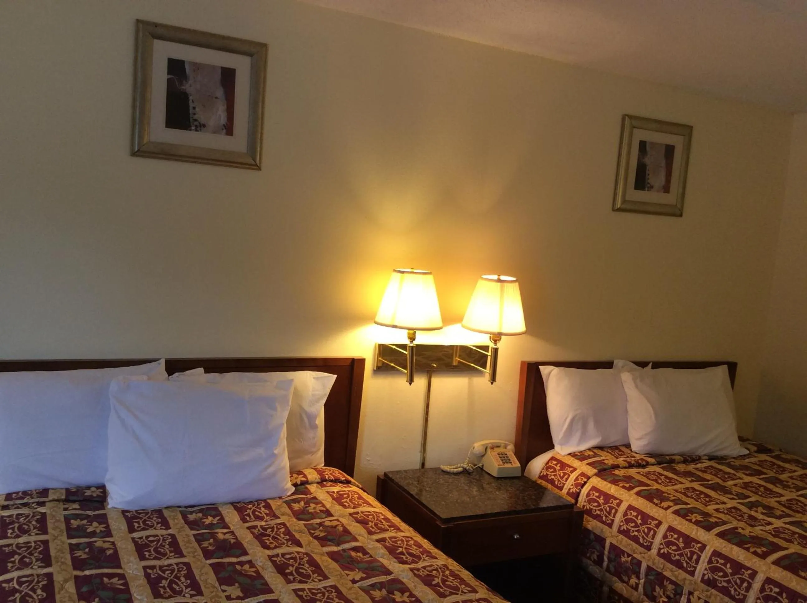 Bed in America's Best Inn - York