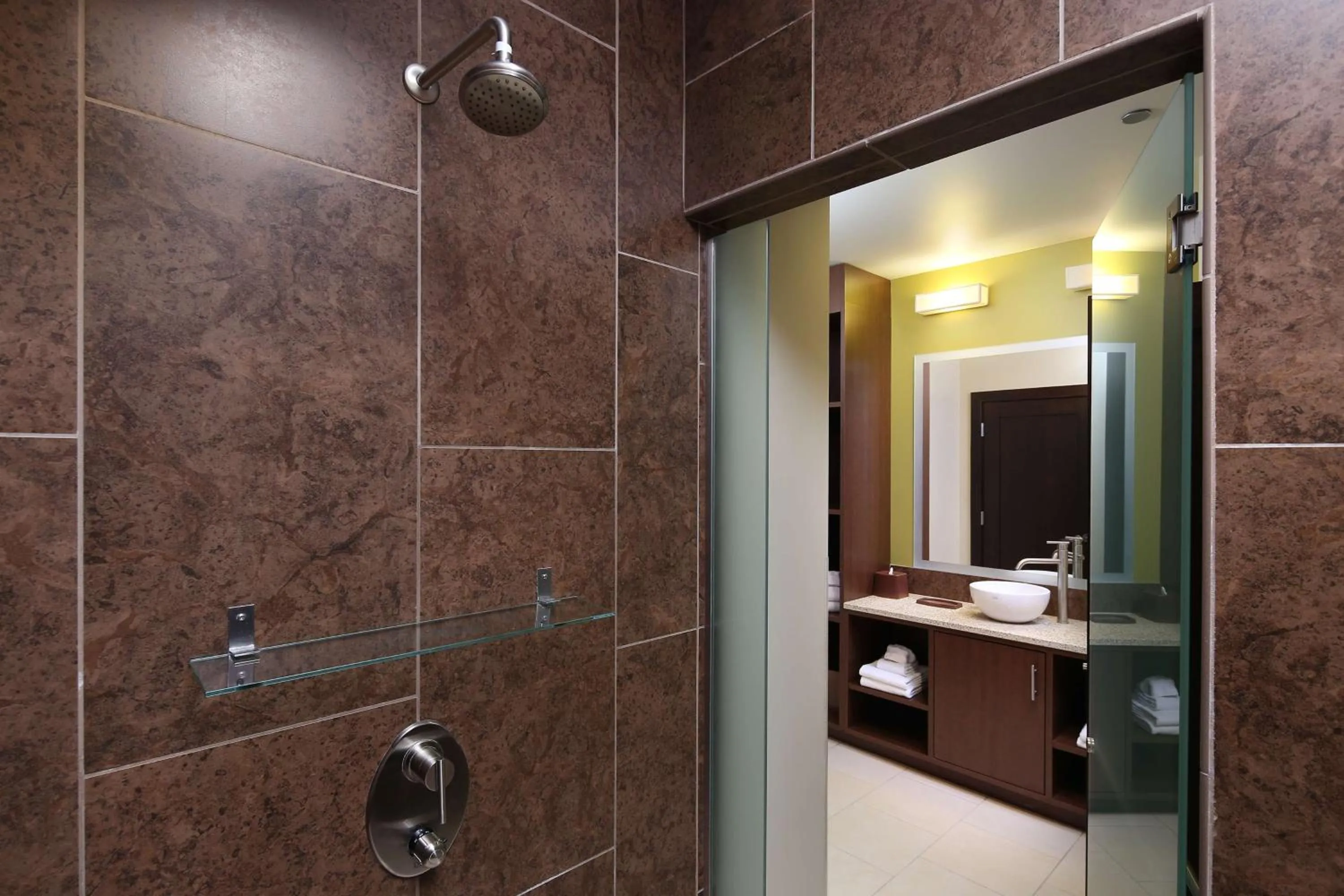 Bathroom in Tulyp, Tapestry Collection by Hilton