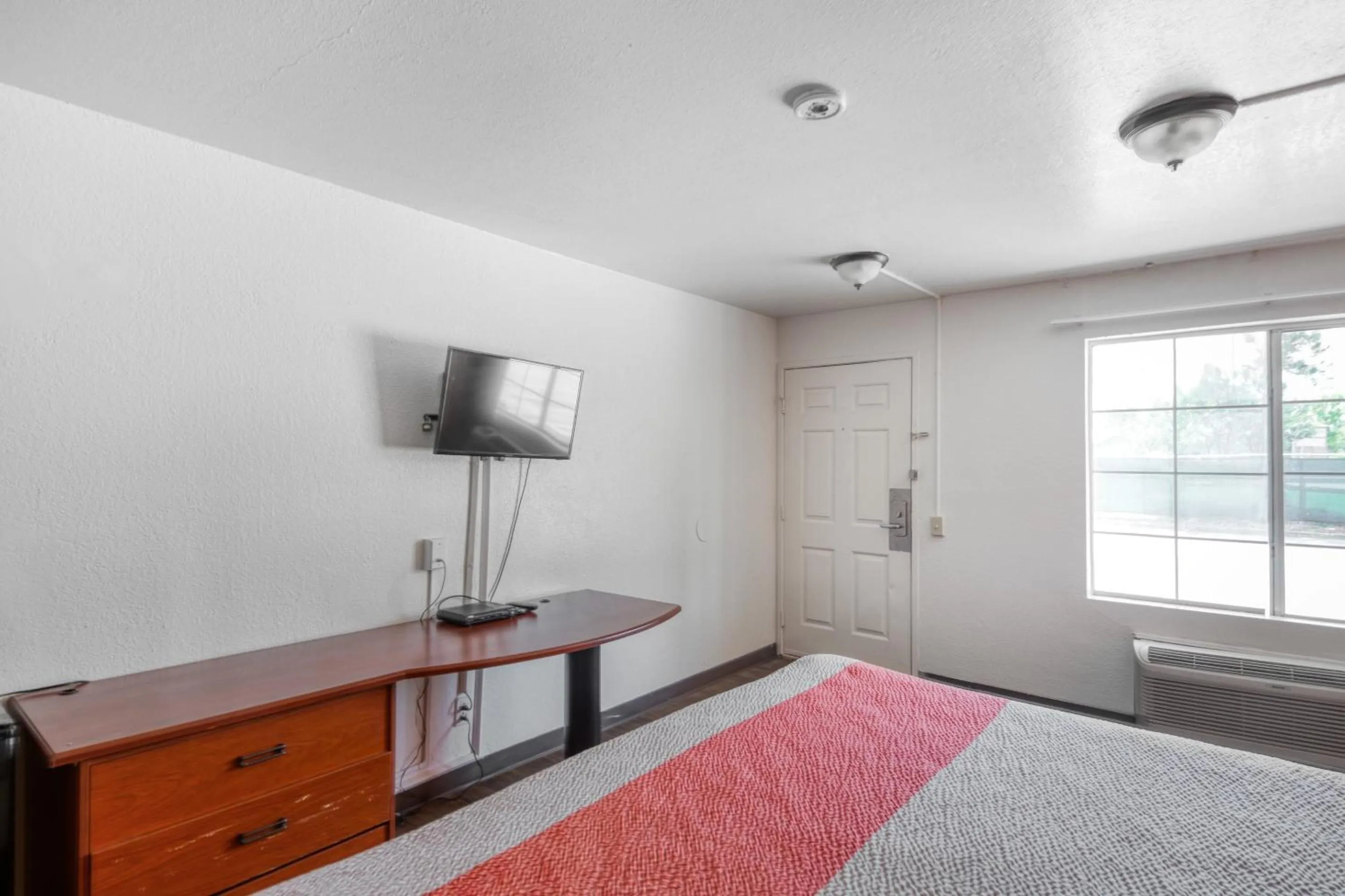 Bedroom, Bed in OYO Hotel Baton Rouge East I-12 Louisiana