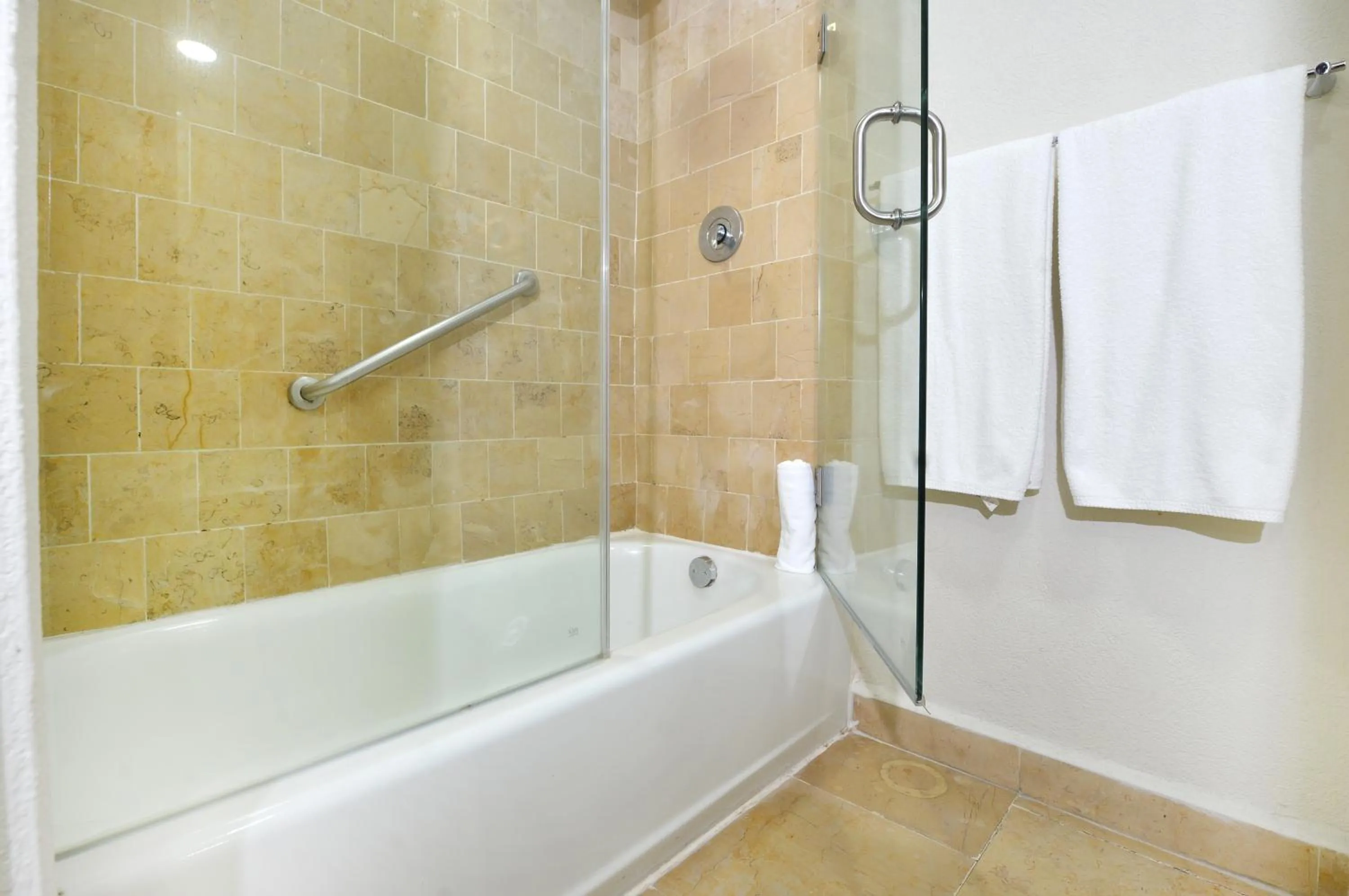 Bathroom in HB Xalapa