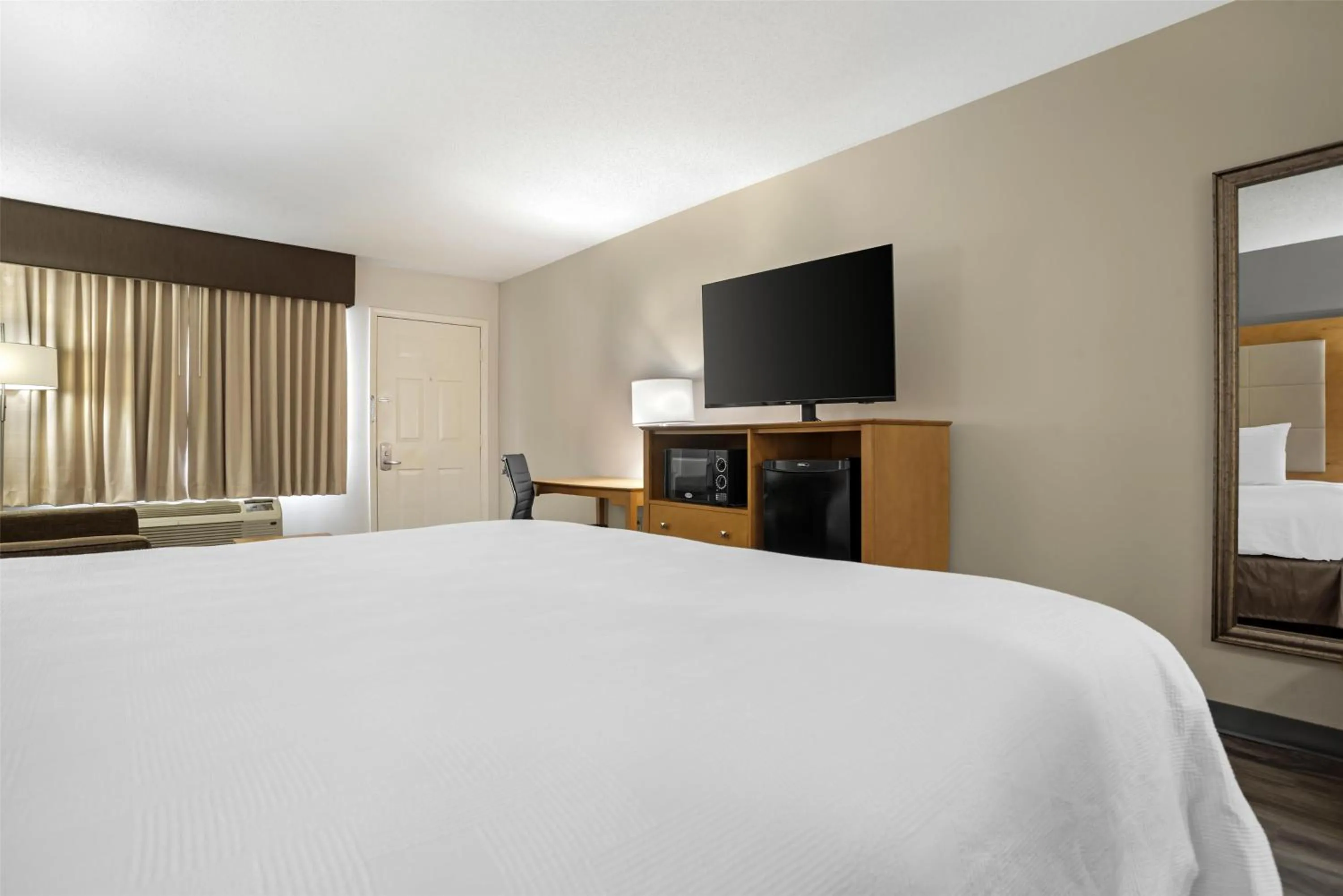 Bedroom, Bed in Best Western Airport Inn