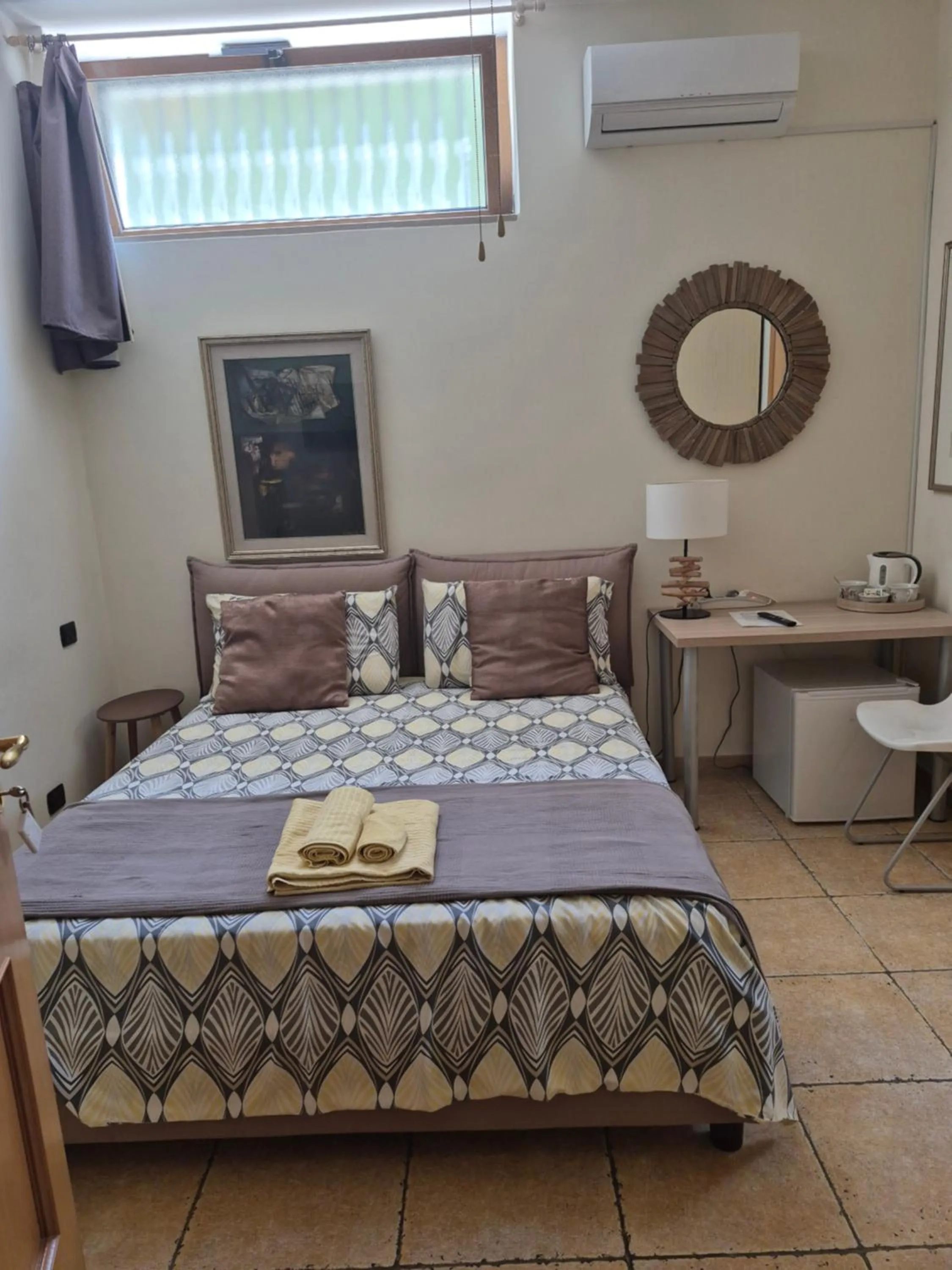 Bed in The Orange Groove