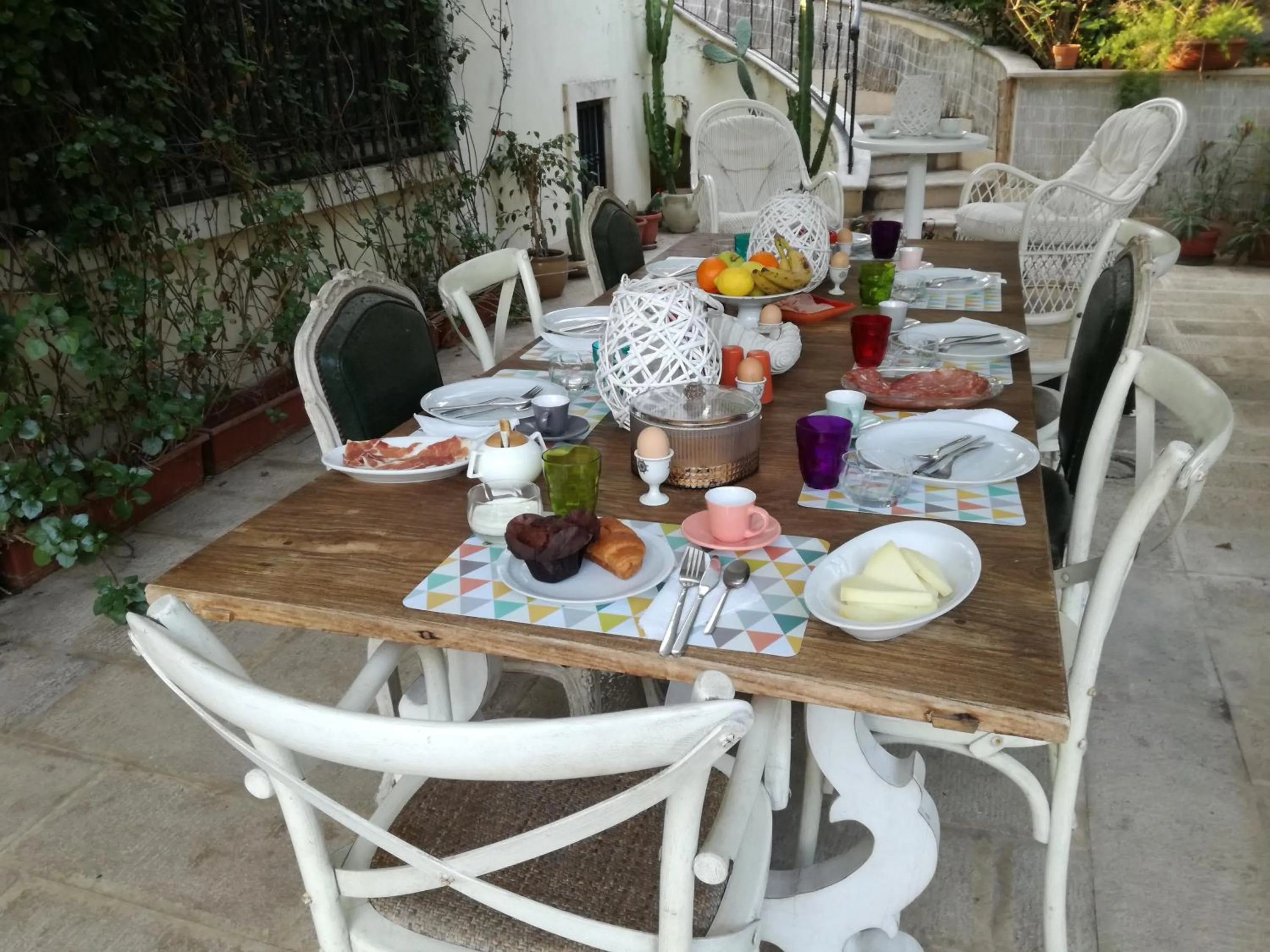 Breakfast in The Orange Groove