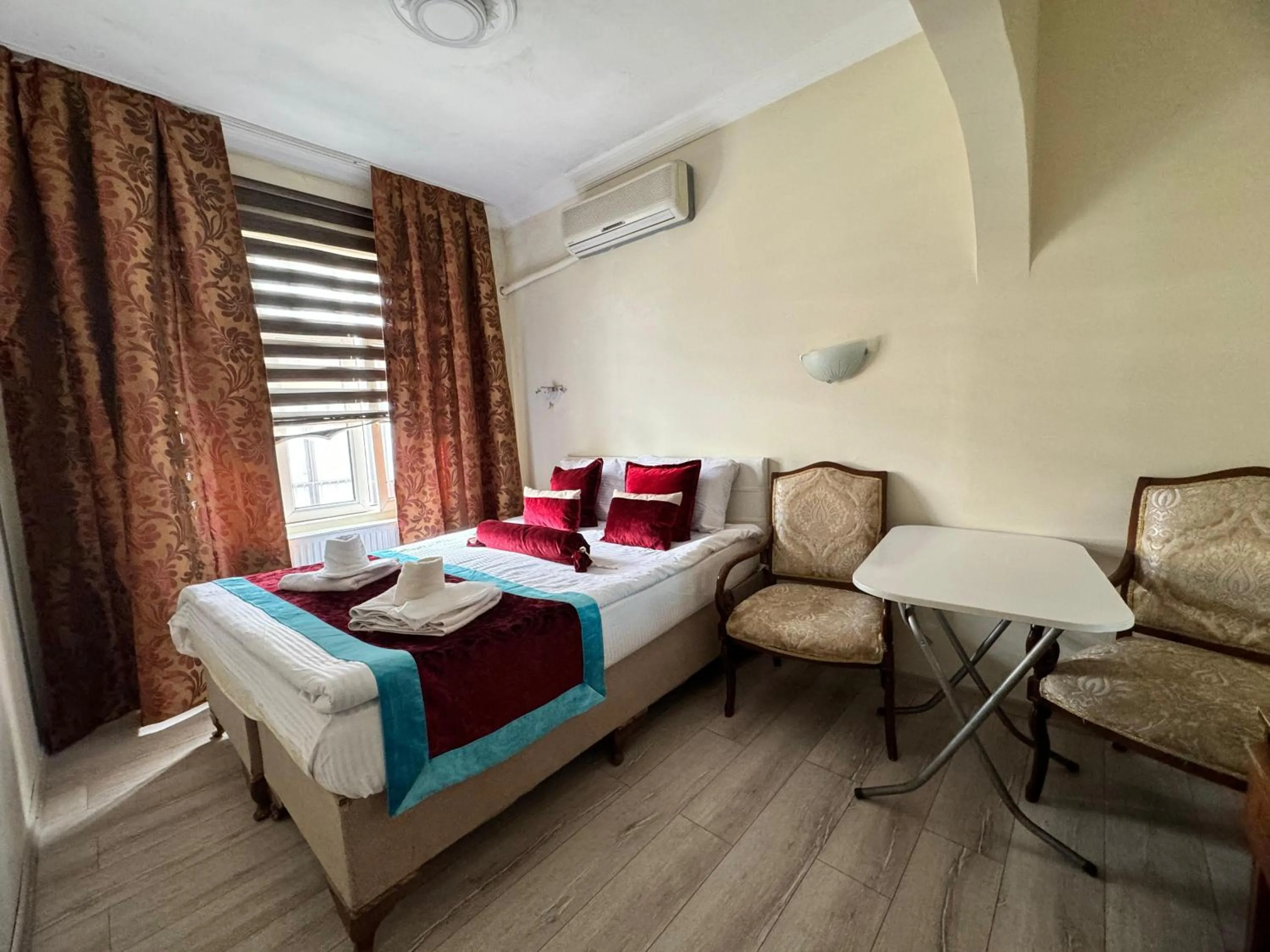 Property building, Bed in Happy Suite Boutique Hotel