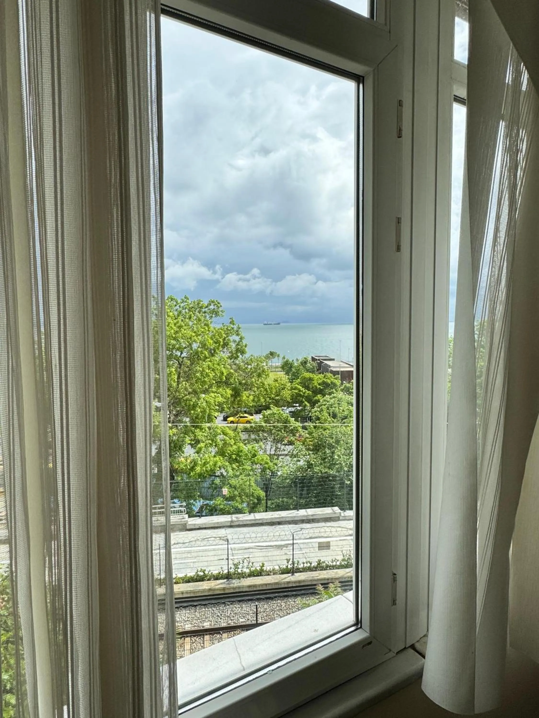 Day in Happy Suite Boutique Hotel