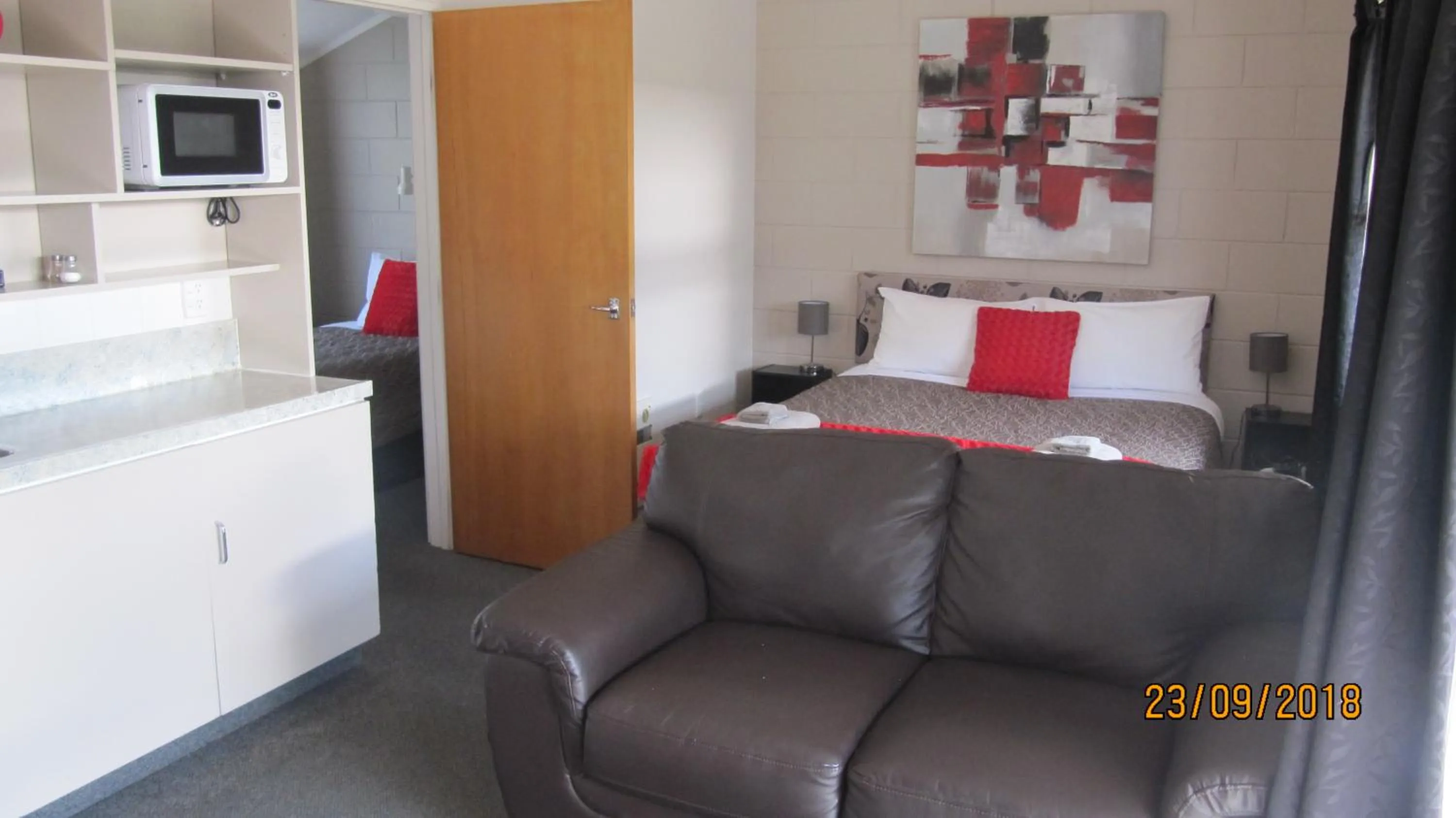 Living room, Bed in Ahuriri Motels