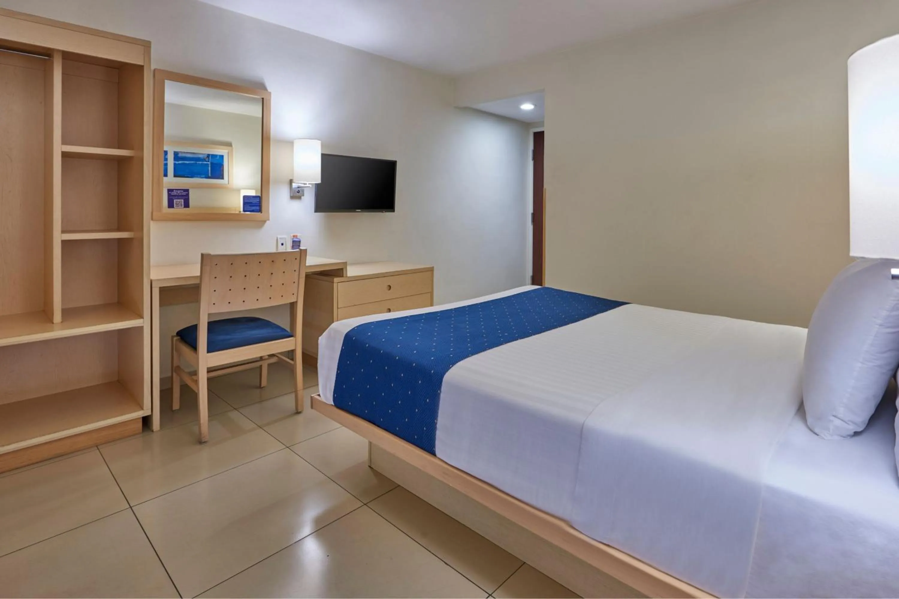 Photo of the whole room, Bed in City Express by Marriott Manzanillo