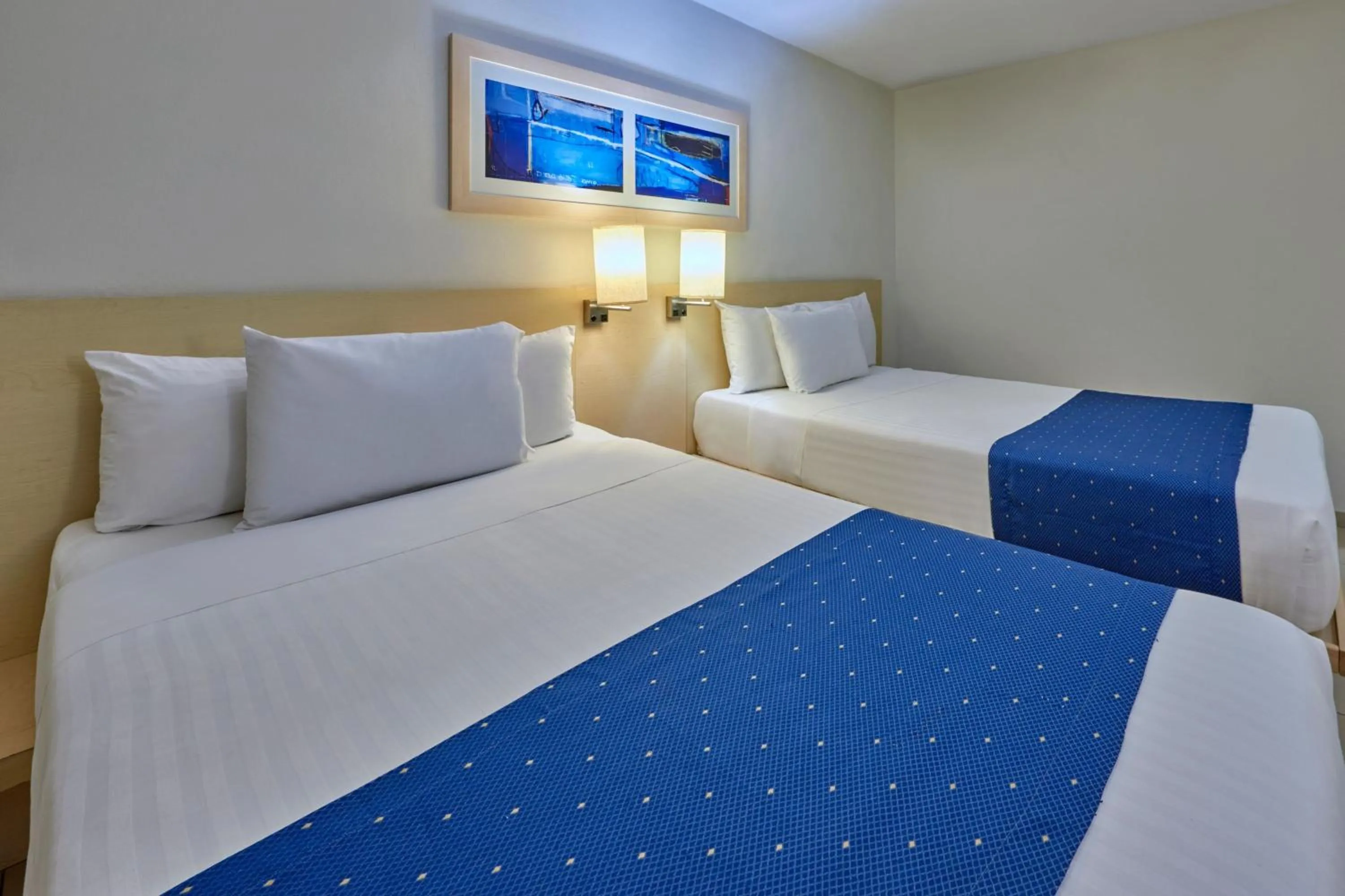 Photo of the whole room, Bed in City Express by Marriott Manzanillo