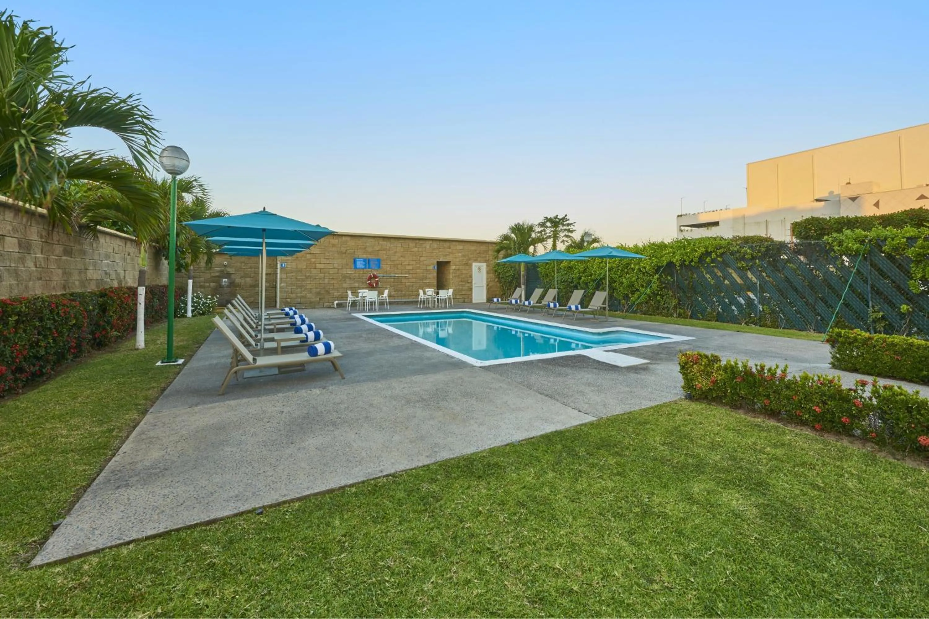 Swimming pool in City Express by Marriott Manzanillo