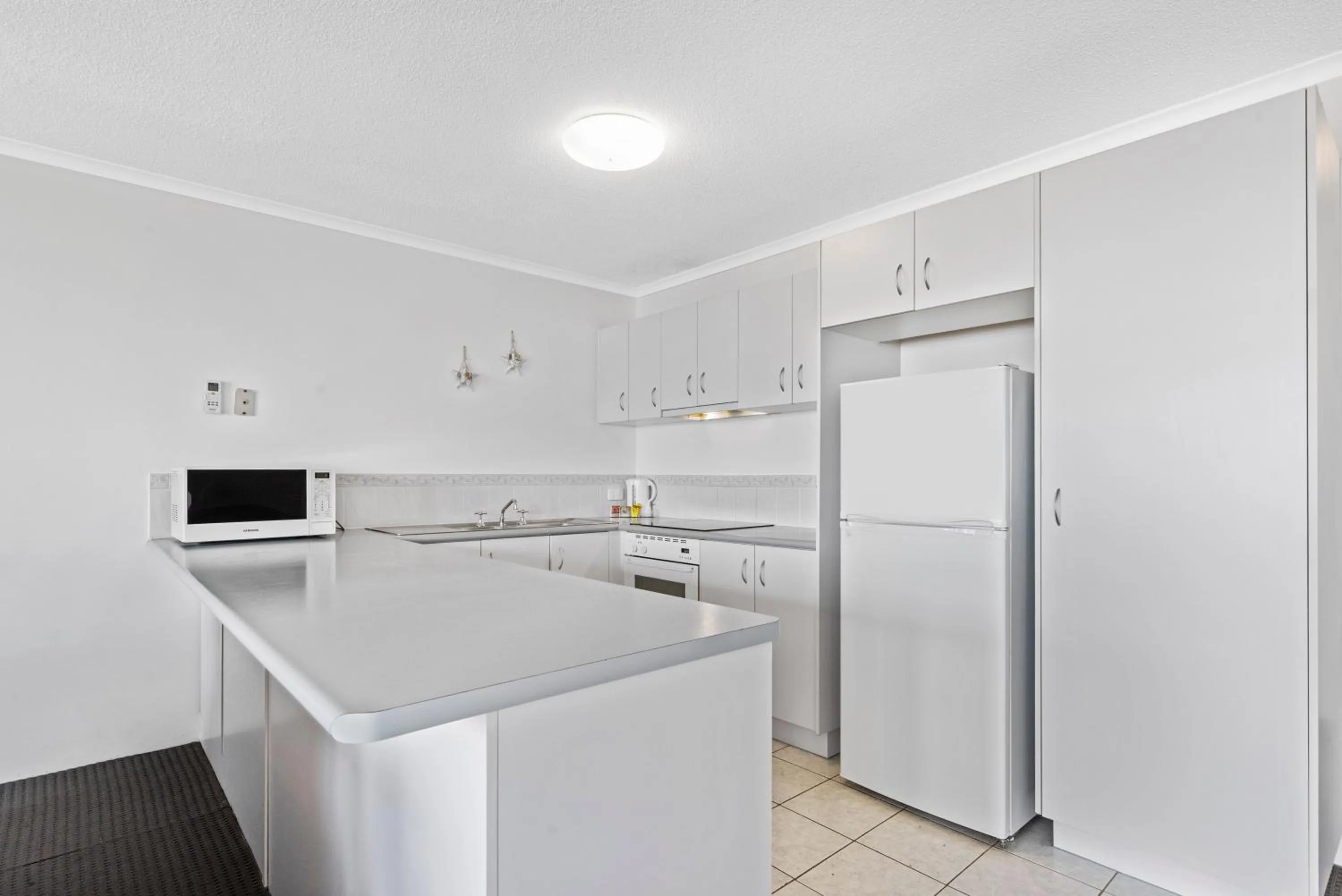 dishwasher in Surfcomber on the Beach