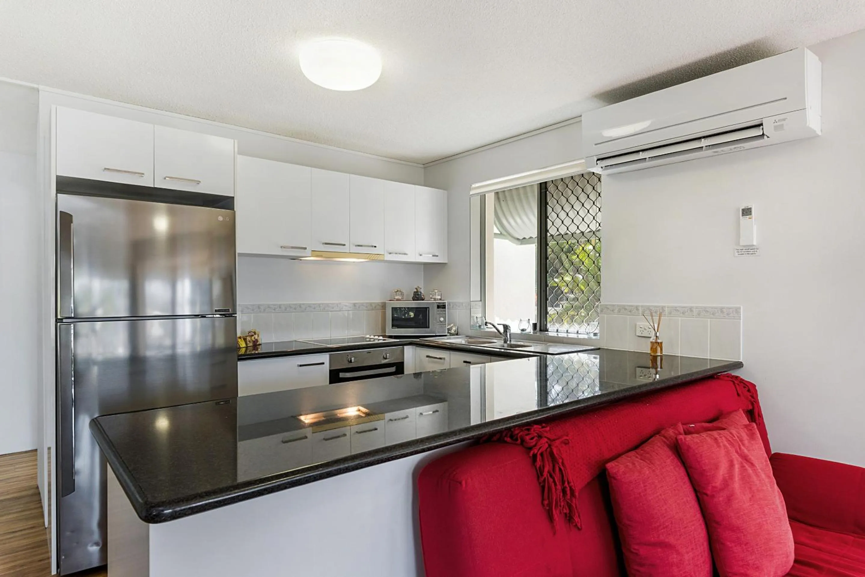 Kitchen or kitchenette in Surfcomber on the Beach