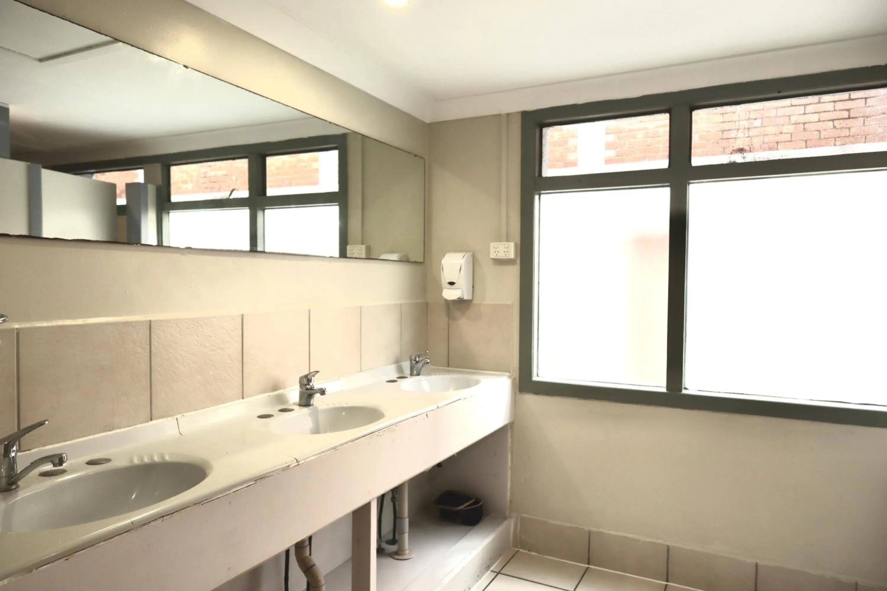 Bathroom in City Backpackers HQ